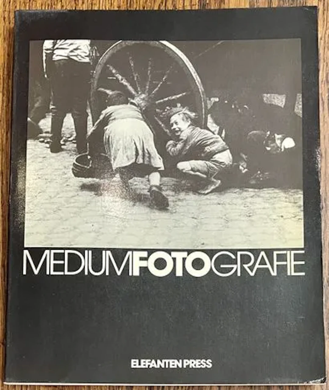 MEDIUM FOTOGRAFIE. EP 56. - Lot 178