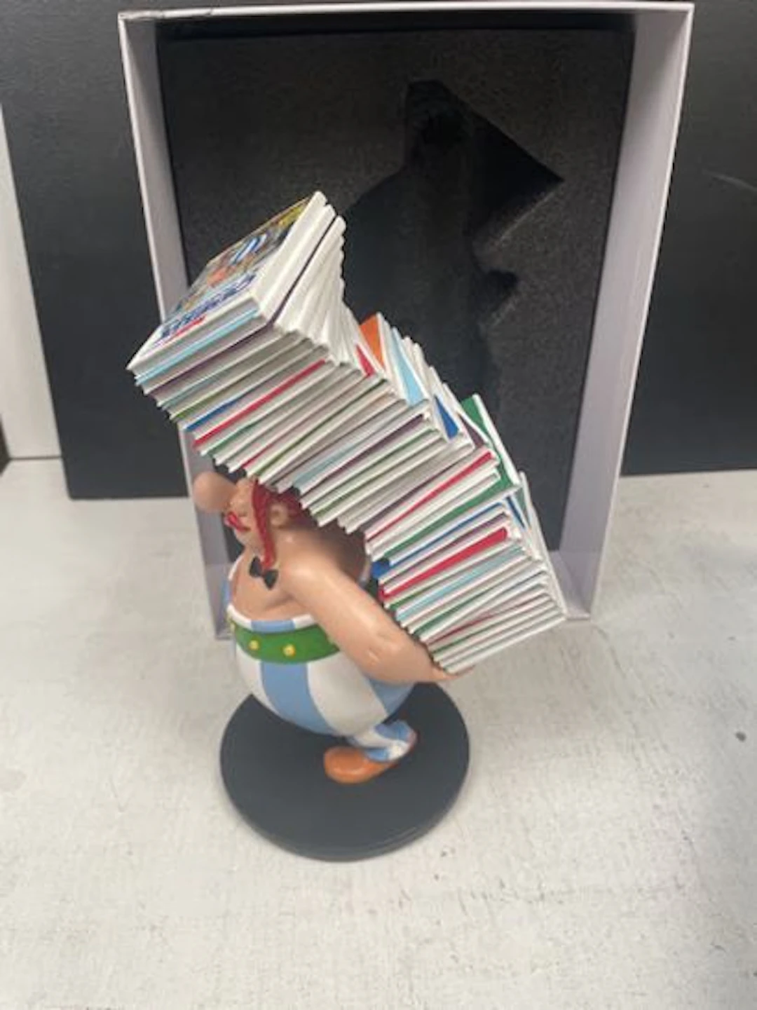 PLASTOY / COLLECTOYS - Asterix: Obelix Carrying a Stack of C - Lot 62
