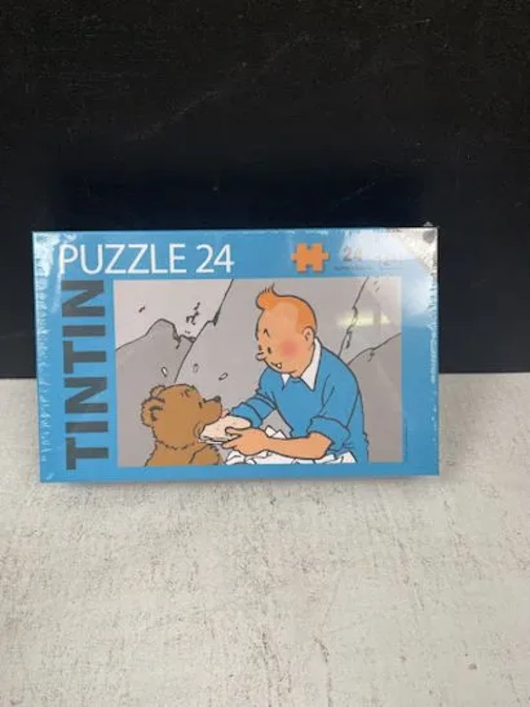 TINTIN (Hergé) - Puzzle 24 pièces : Tintin et l'ourson (Moul - Lot 235