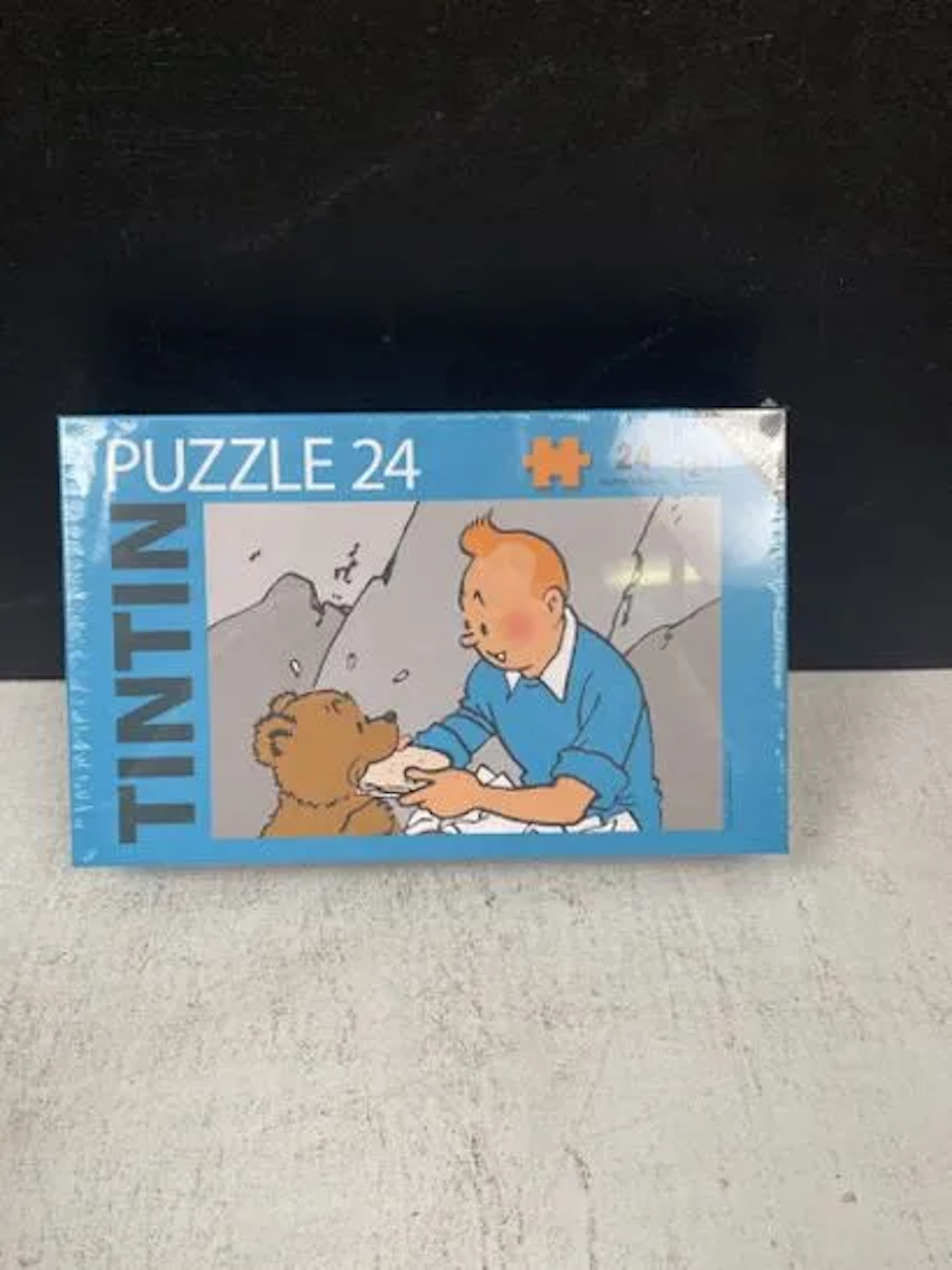 TINTIN (Hergé) - Puzzle 24 pièces : Tintin et l'ourson (Moul - Lot 235