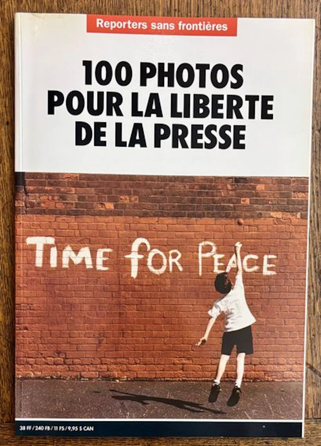 REPORTERS WITHOUT BORDERS — 100 PHOTOS FOR PRESS FREEDOM — 1 - Lot 250