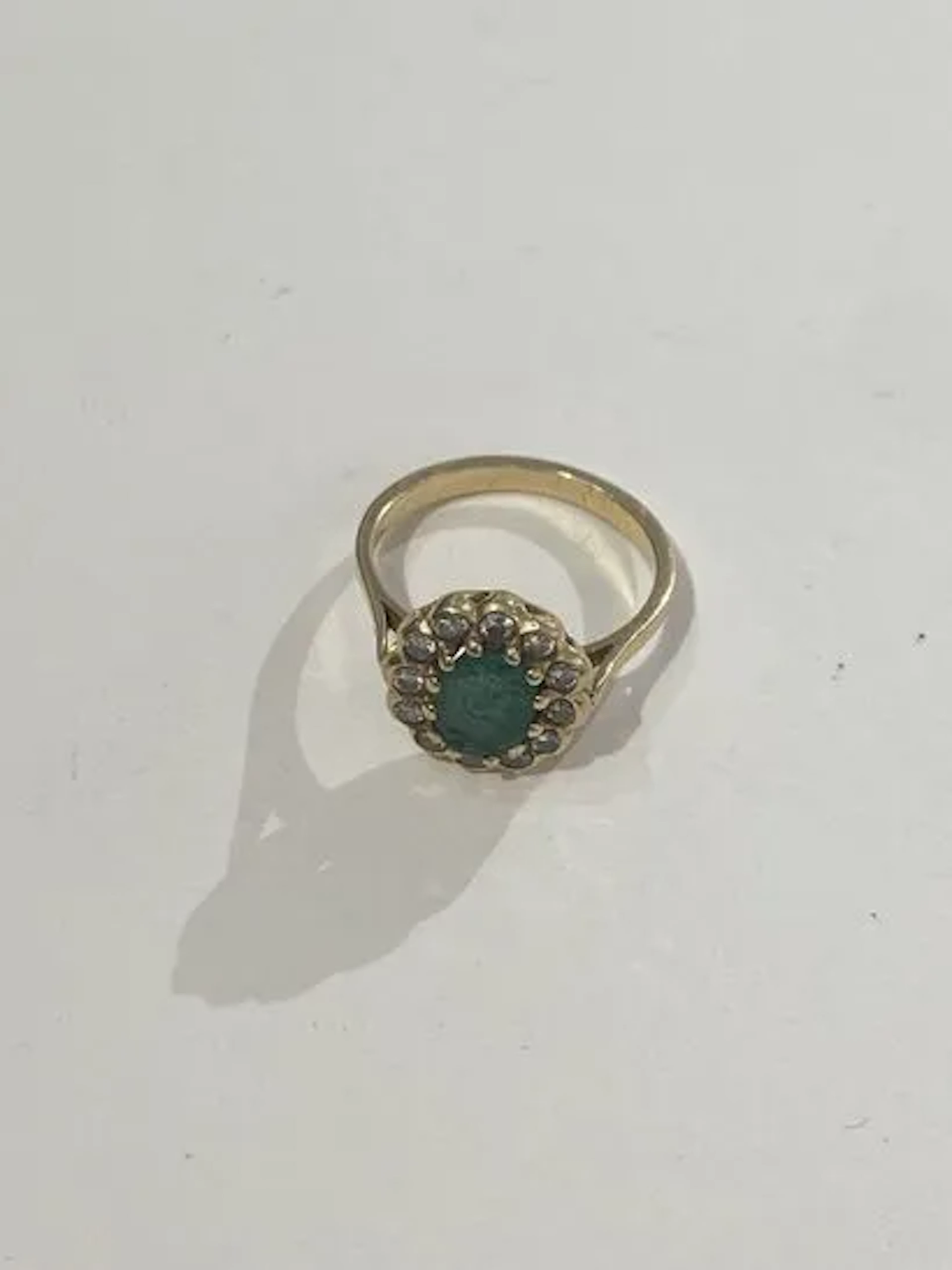BAGUE MARGUERITE OR ET EMERAUDE - Lot 136