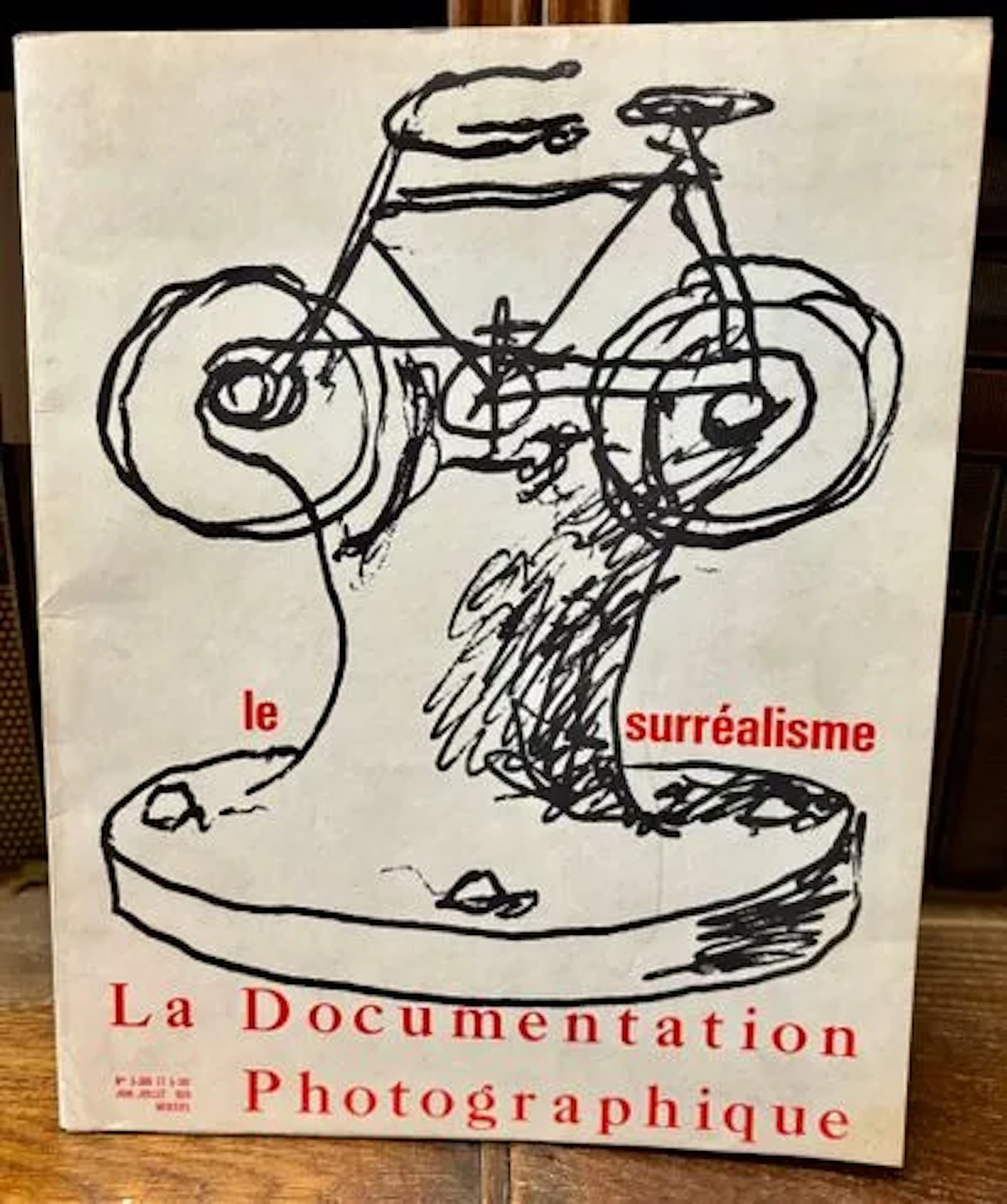 LA DOCUMENTATION PHOTOGRAPHIQUE, Surrealism - Lot 197