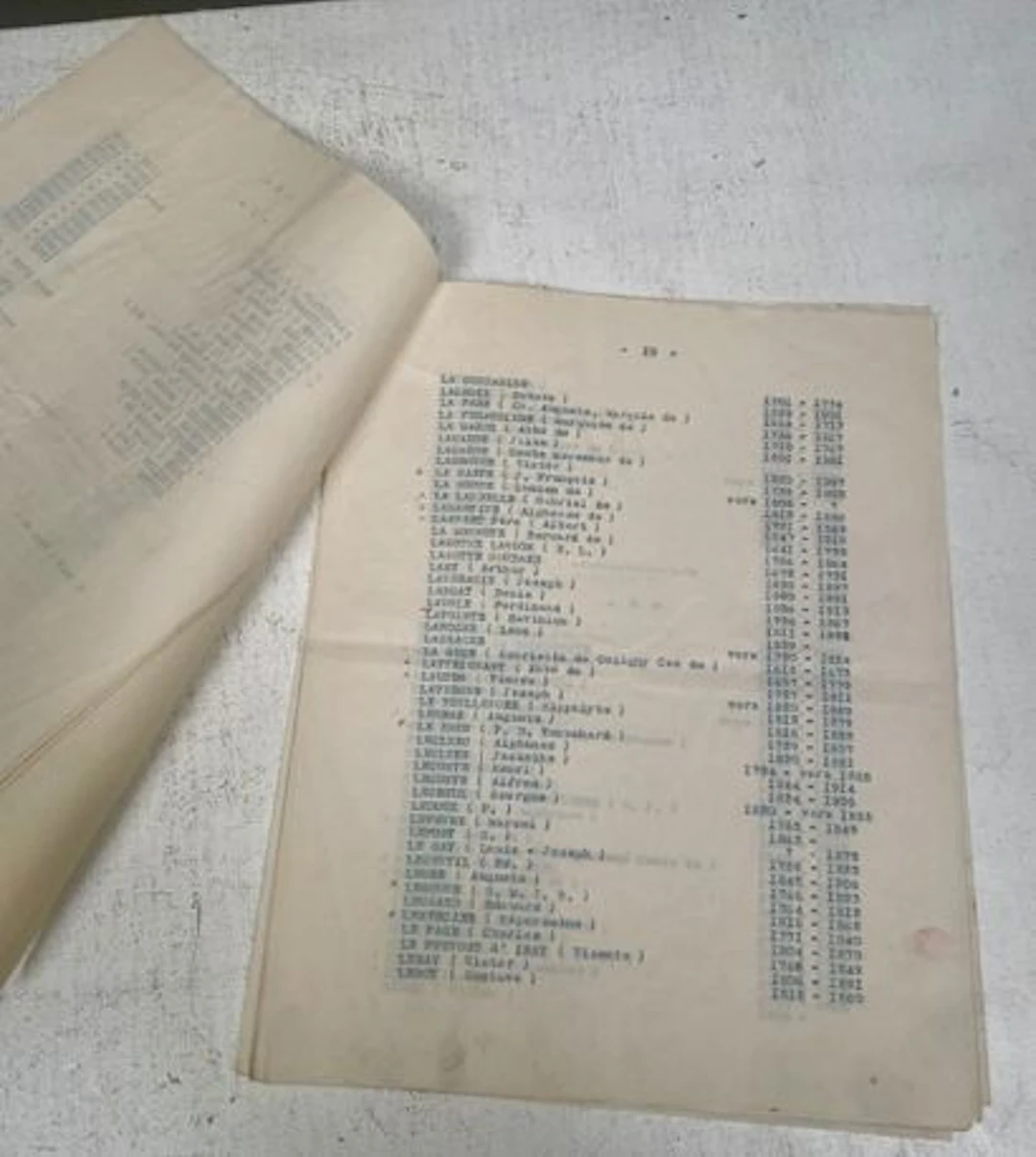 DOCUMENTATION ON CHANSONNIERS - Lot 100