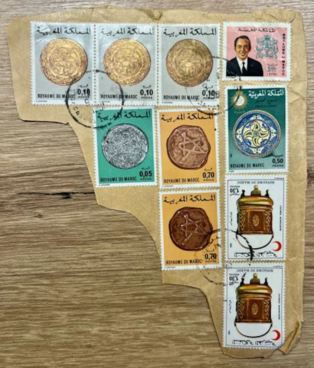 MAROC - Dix timbres sur grand fragment - Lot 49