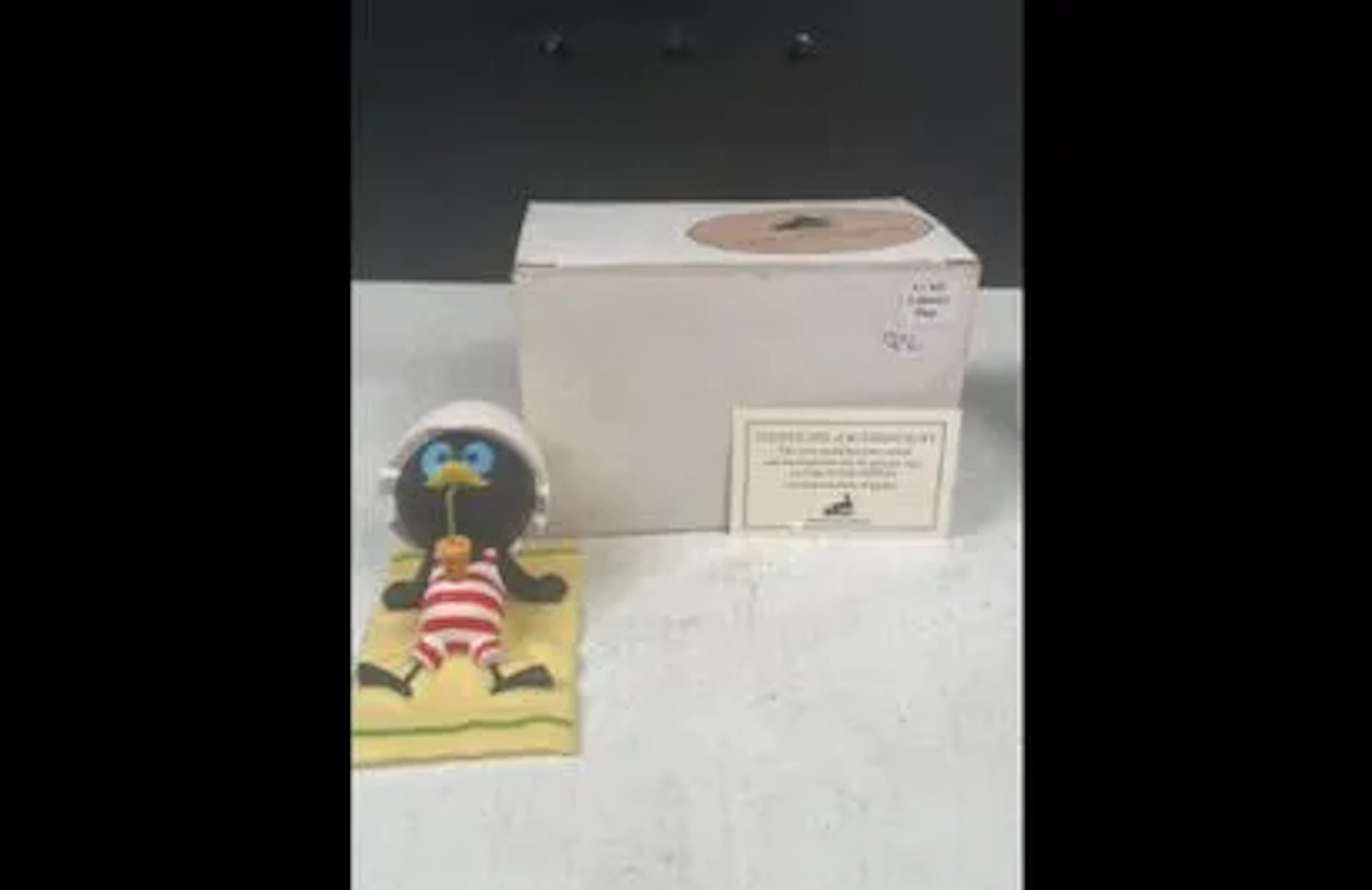 Calimero at the Beach - Leblon-Delienne Figurine - Lot 53