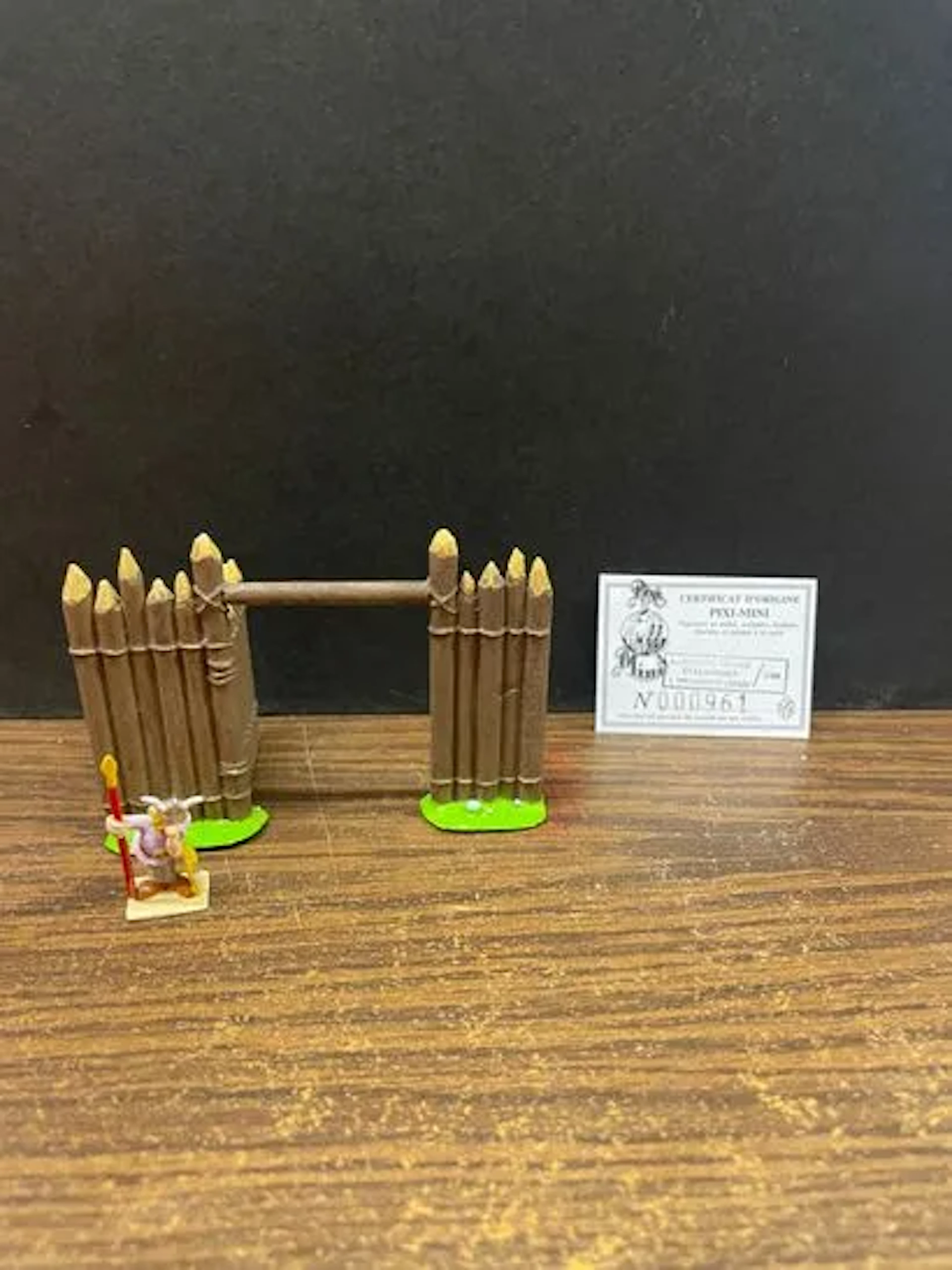 PIXI 33008 - The Village Entrance and the Guard - Lot 16