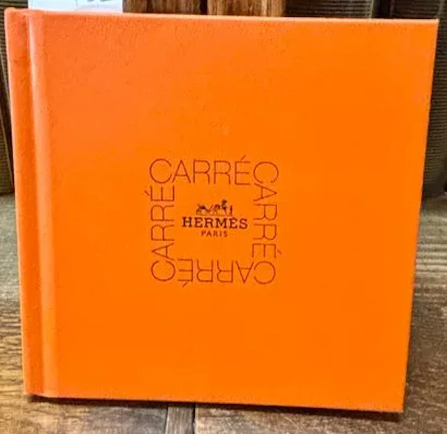 Carré Carré. Have fun with your Hermès scarf. - Lot 181