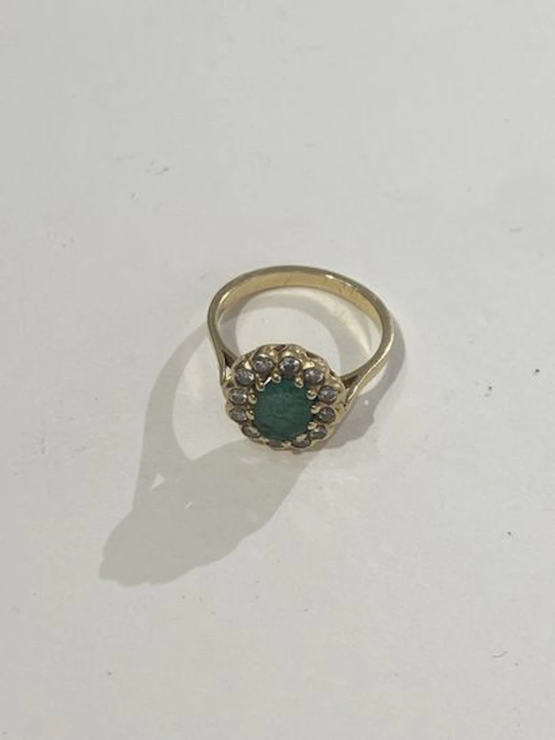 BAGUE MARGUERITE OR ET EMERAUDE - Lot 136
