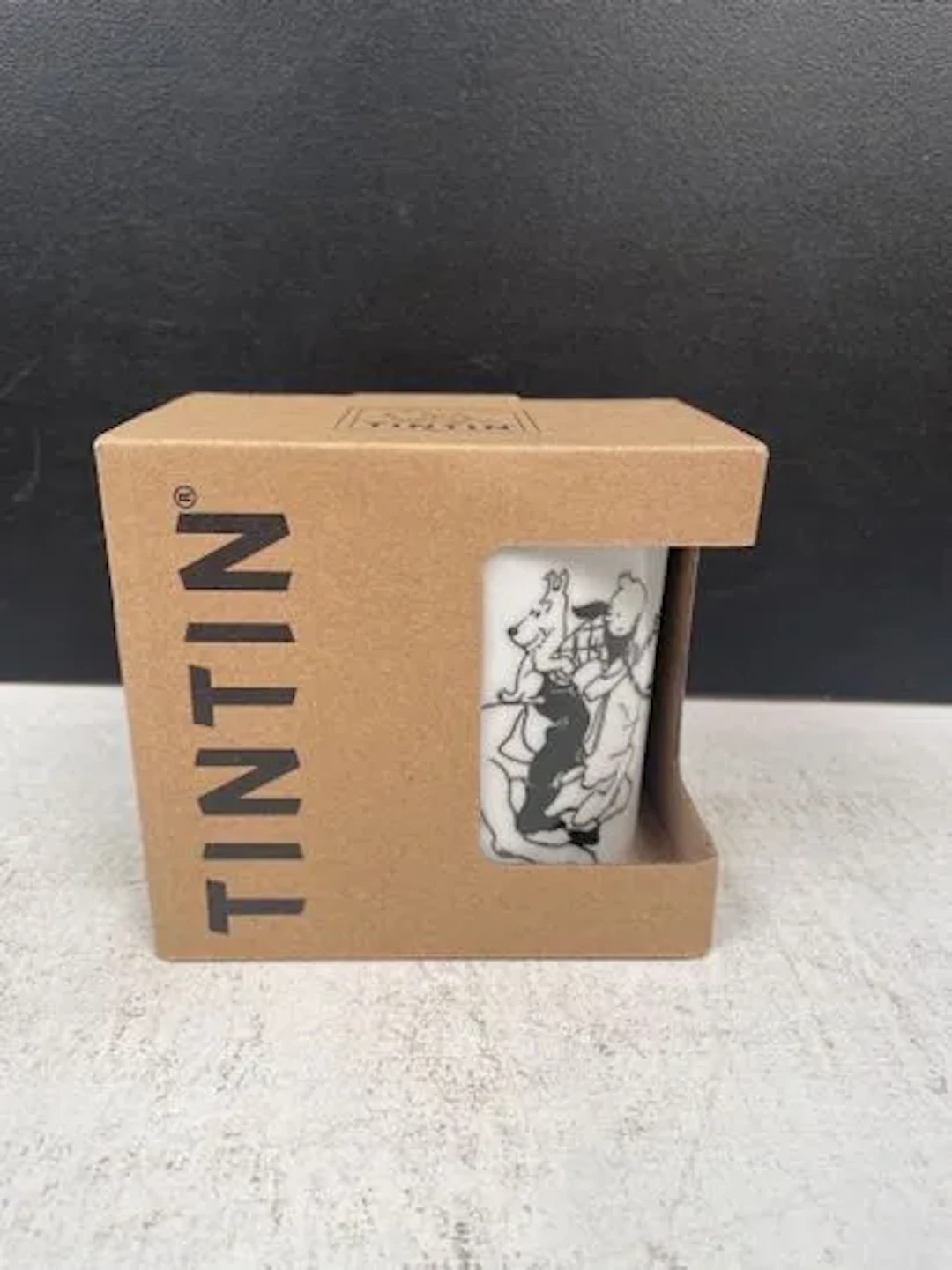 TINTIN (Hergé) - Mug en porcelaine : Tintin et Milou au galo - Lot 224
