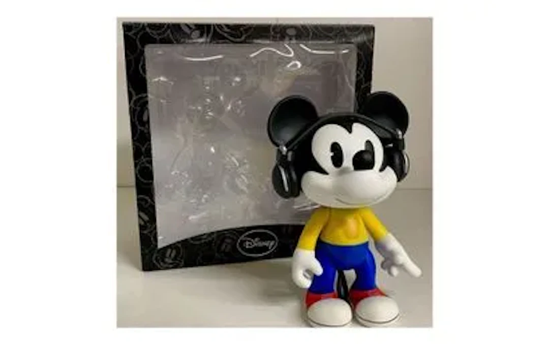 Mickey Mouse DJ / Headphones - Vinyl Figure. - Lot 184