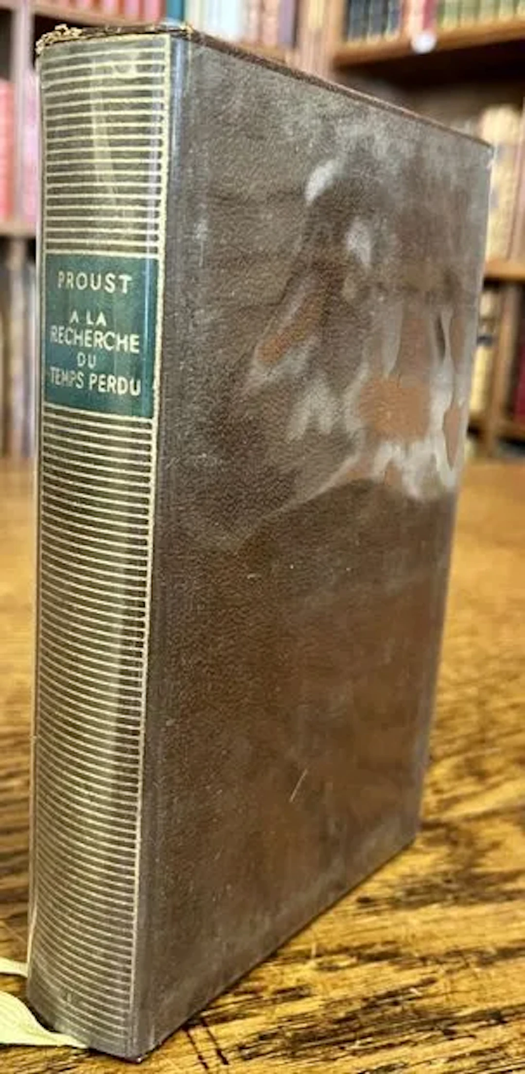 PROUST — À LA RECHERCHE DU TEMPS PERDU, TOME I — PLÉIADE — 1 - Lot 239