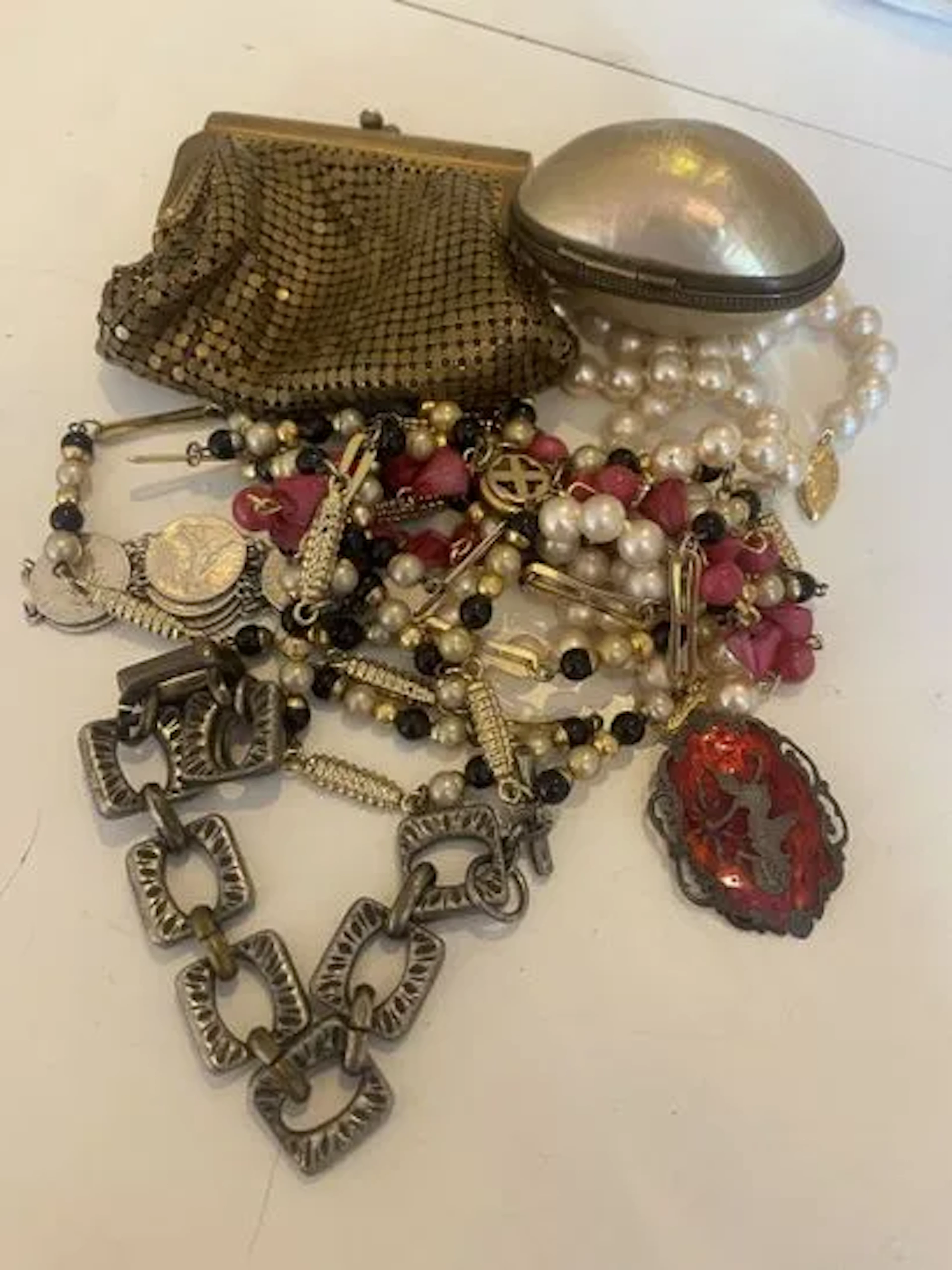 COSTUME JEWELRY LOT - Lot 173