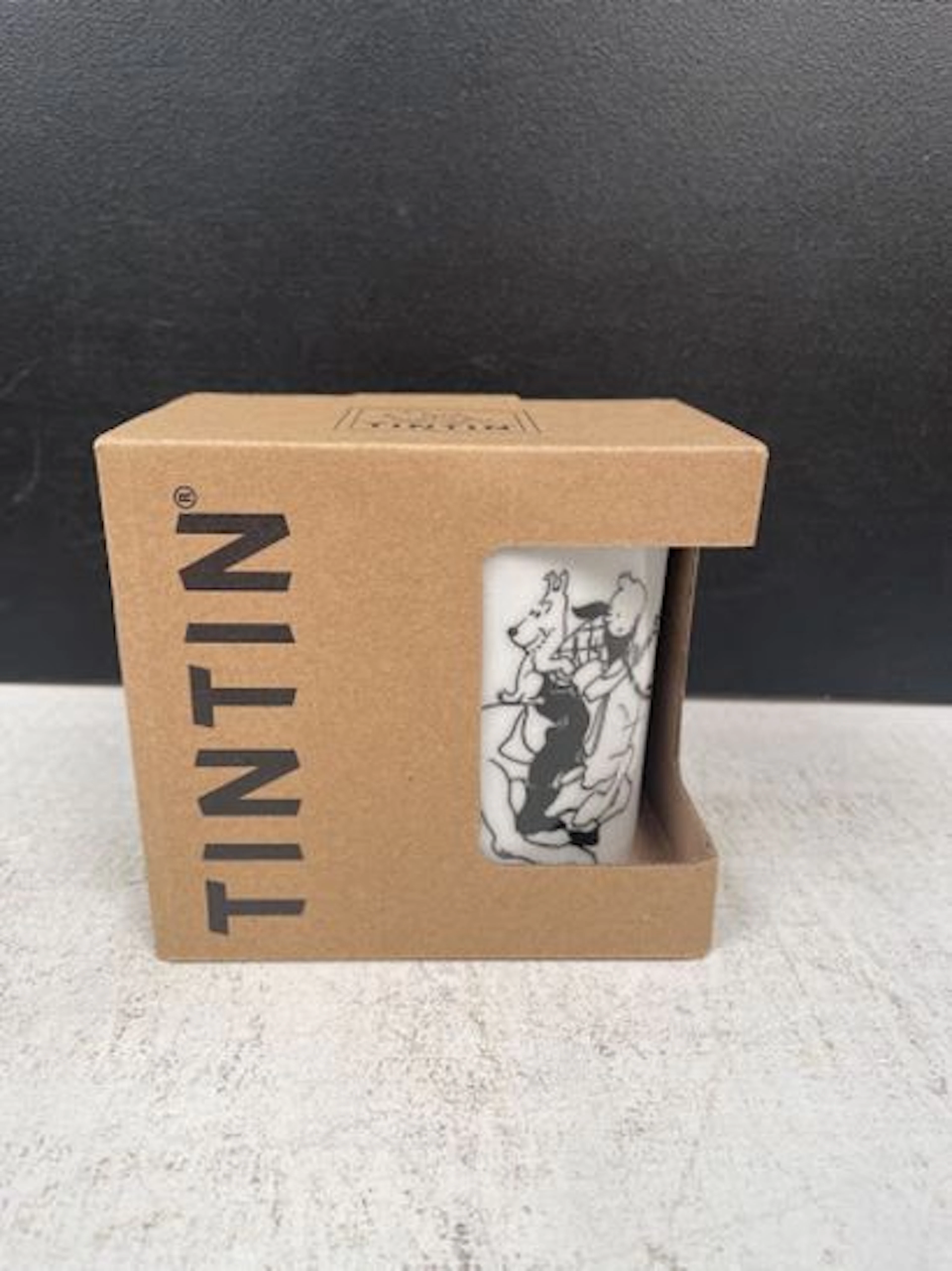 TINTIN (Hergé) - Porcelain mug: Tintin and Snowy at a gallop - Lot 224