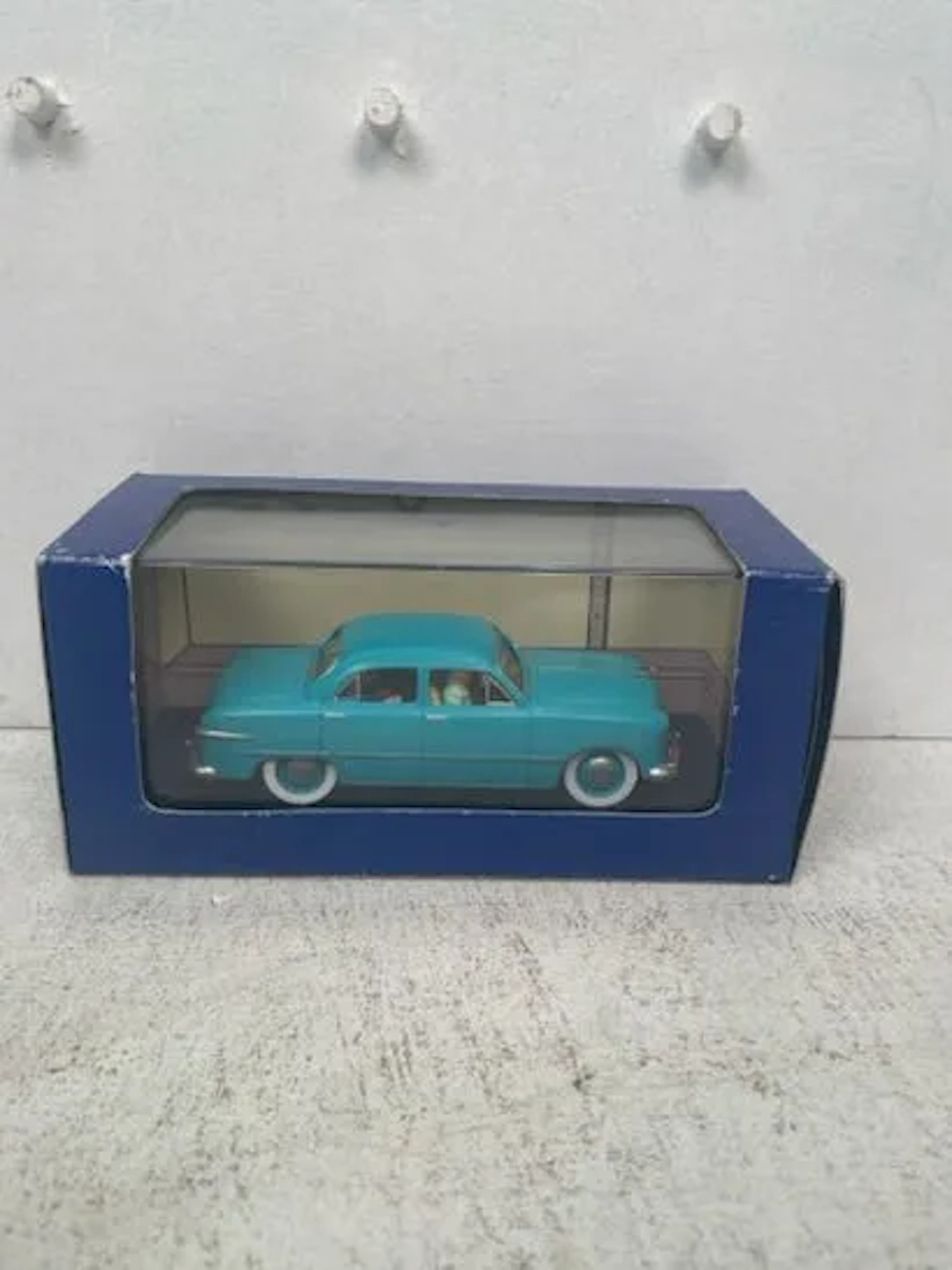 1/43 Scale Tintin Car "The Turquoise Ford" - Destination Moo - Lot 272