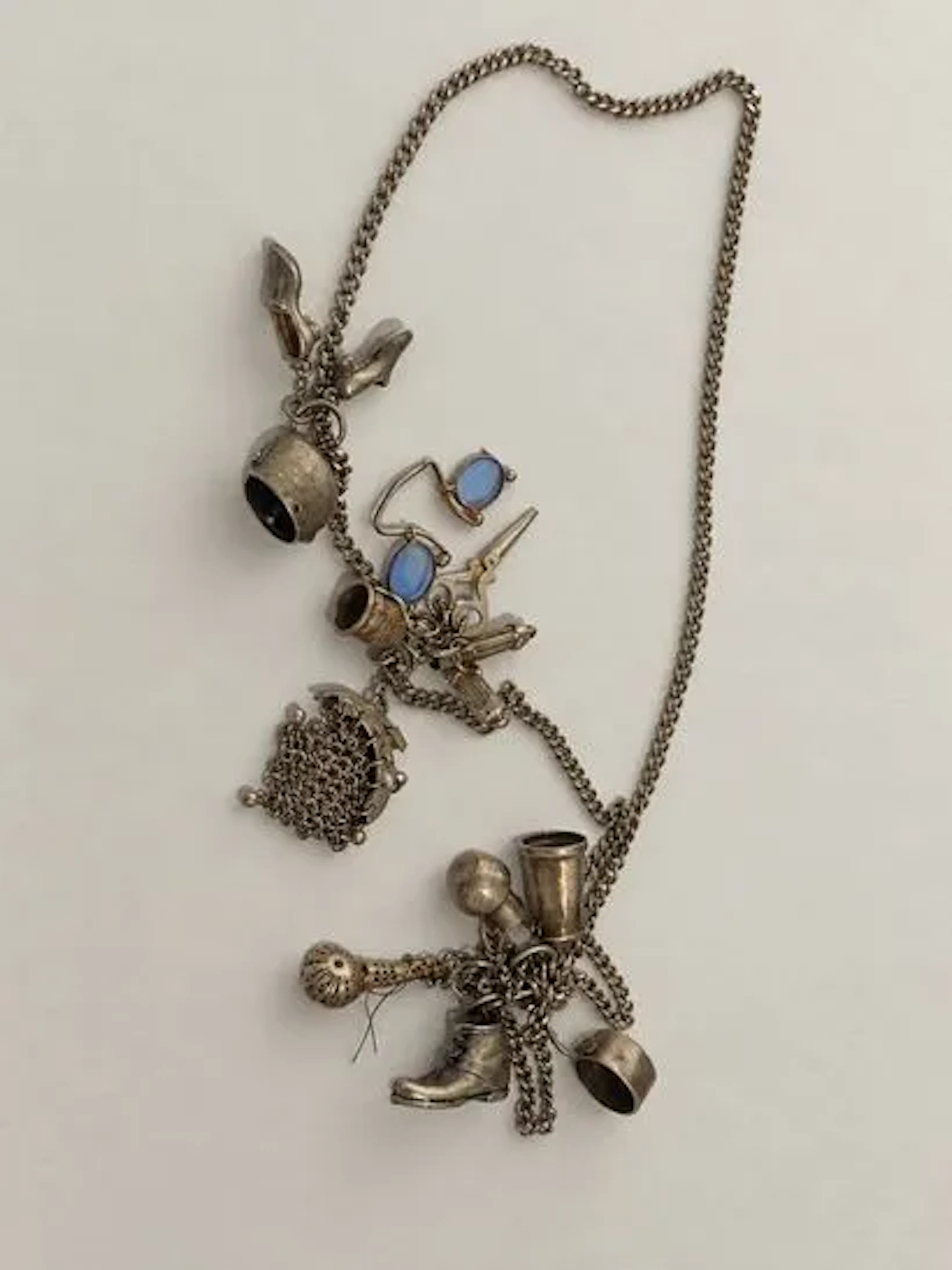 COLLIER À BRELOQUES EN ARGENT - Lot 118
