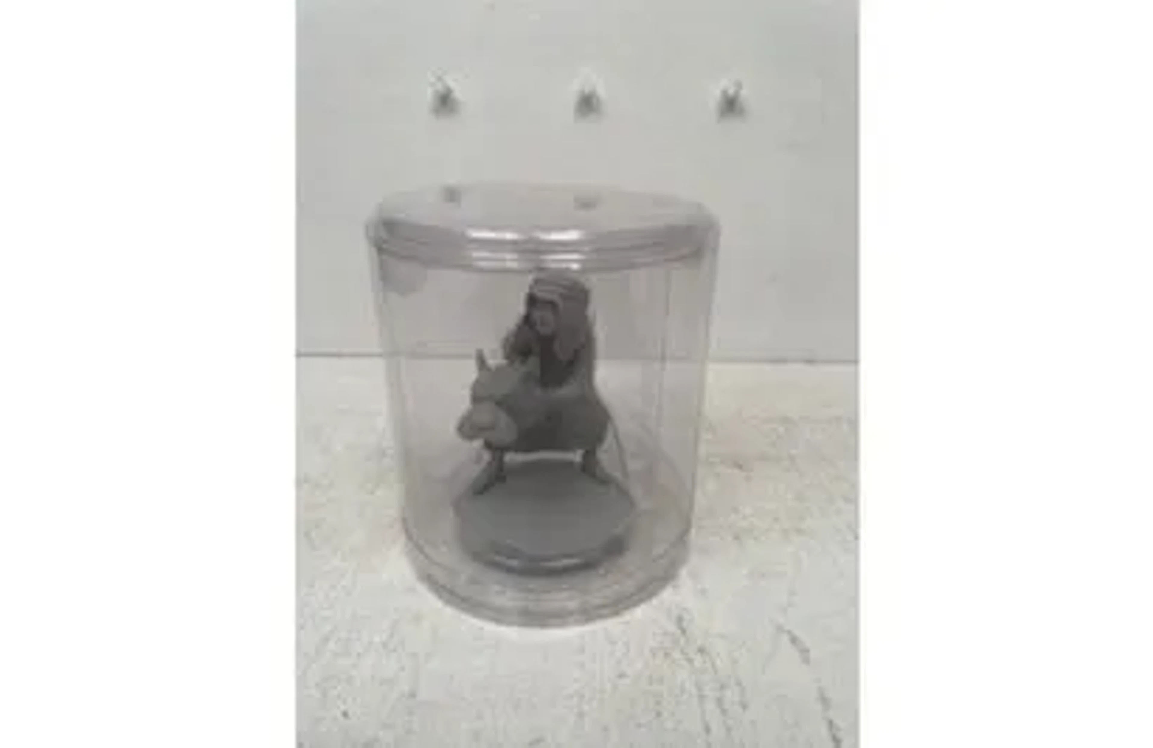 Gray Monochrome Figurine - Tintin and Snowy in the Desert - - Lot 241