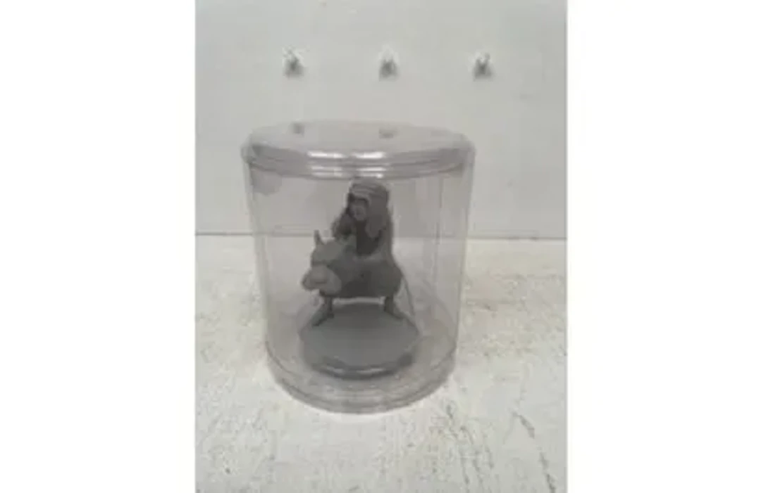 Gray Monochrome Figurine - Tintin and Snowy in the Desert - - Lot 241