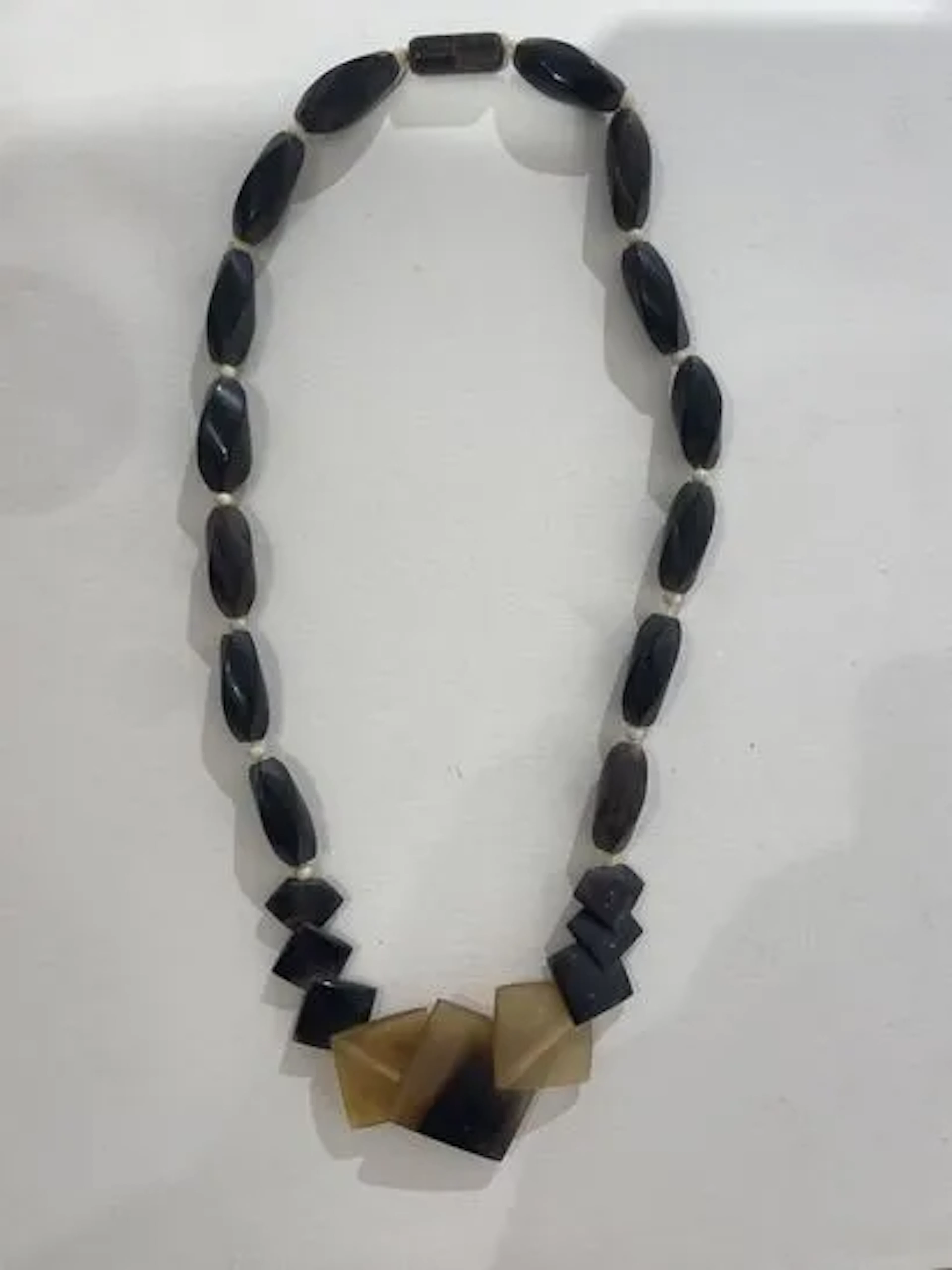 ASIA NECKLACE - Lot 116