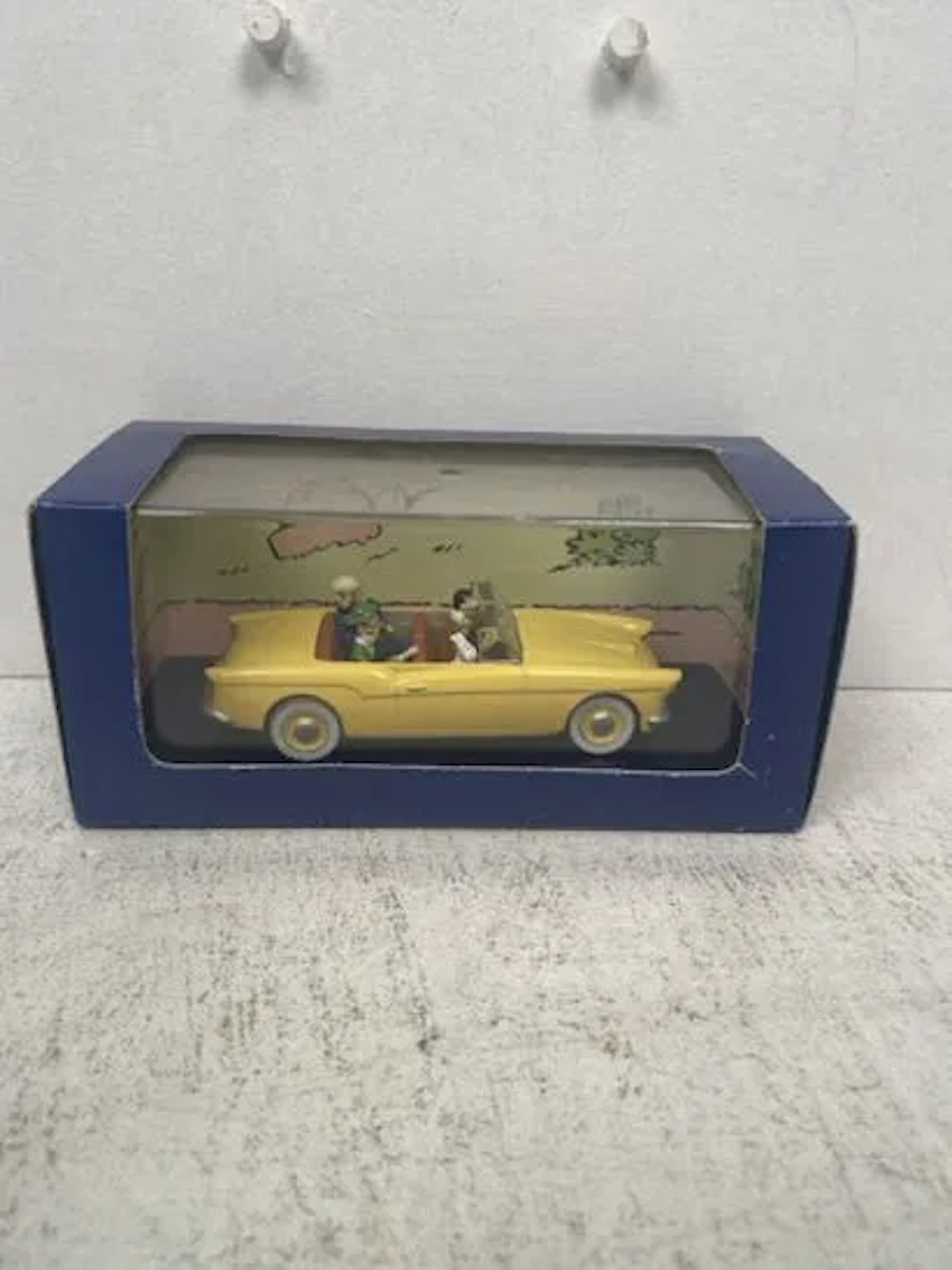 Voiture 1/43 Tintin "La Voiture Bordure" - L'Affaire Tournes - Lot 280