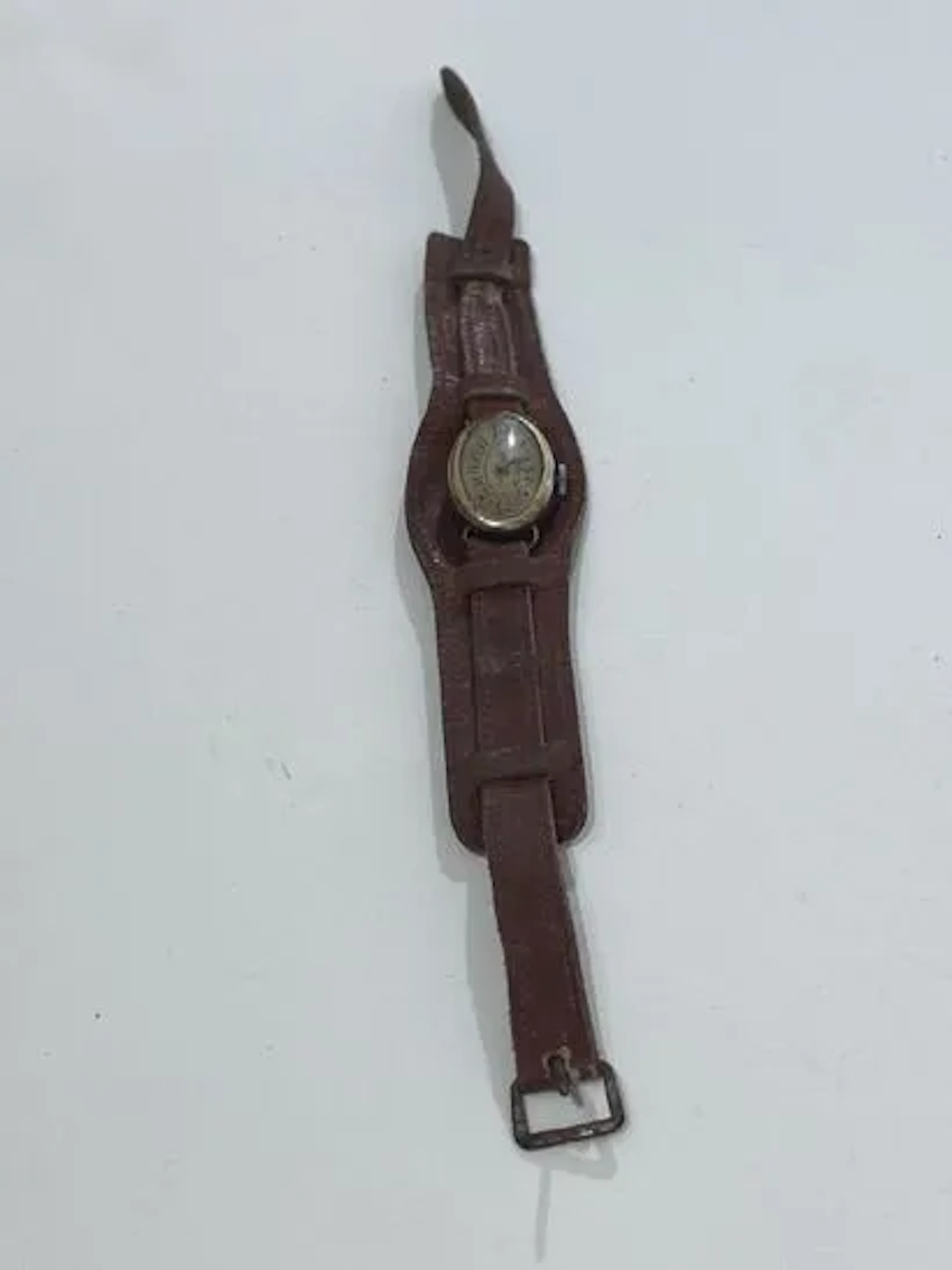 30'S LADIES' WATCH - Lot 372