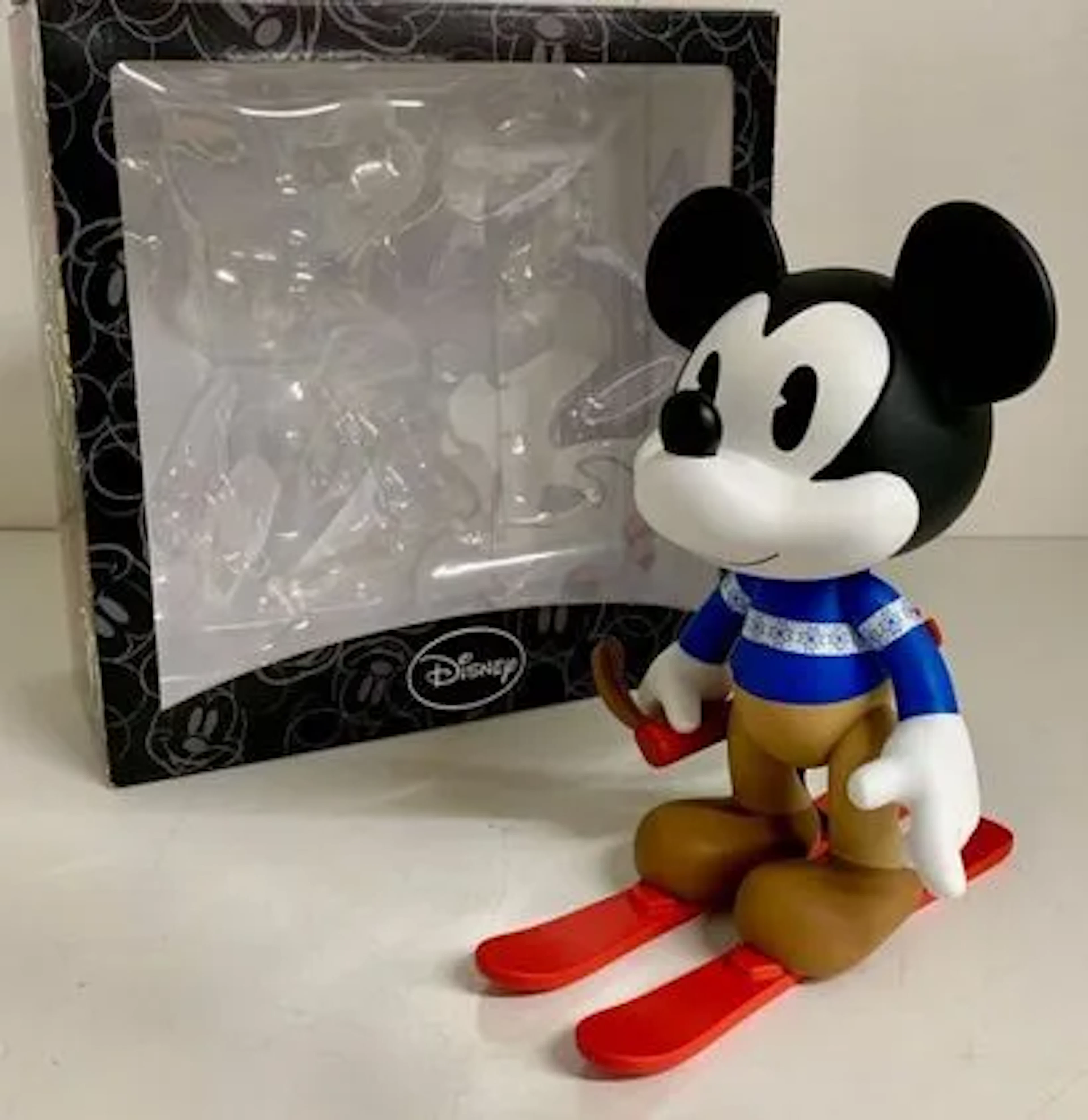 Mickey Mouse on Skis - Vinyl Figure. Leblon-Delienne x Artoy - Lot 39