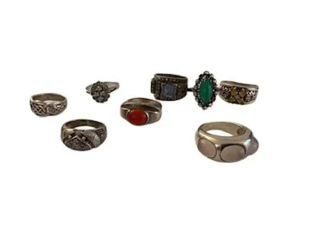 SET OF 8 SILVER RINGS - Lot 127