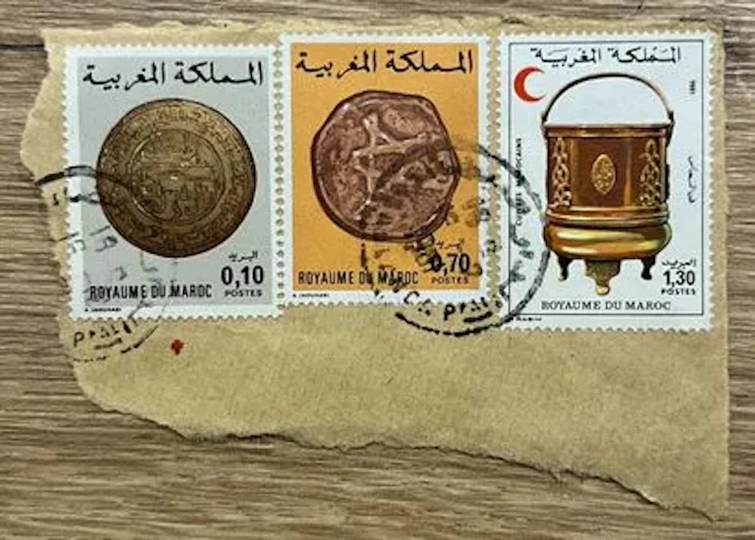 MOROCCO - Three stamps on a fragment: Moroccan coins and cop - Lot 85
