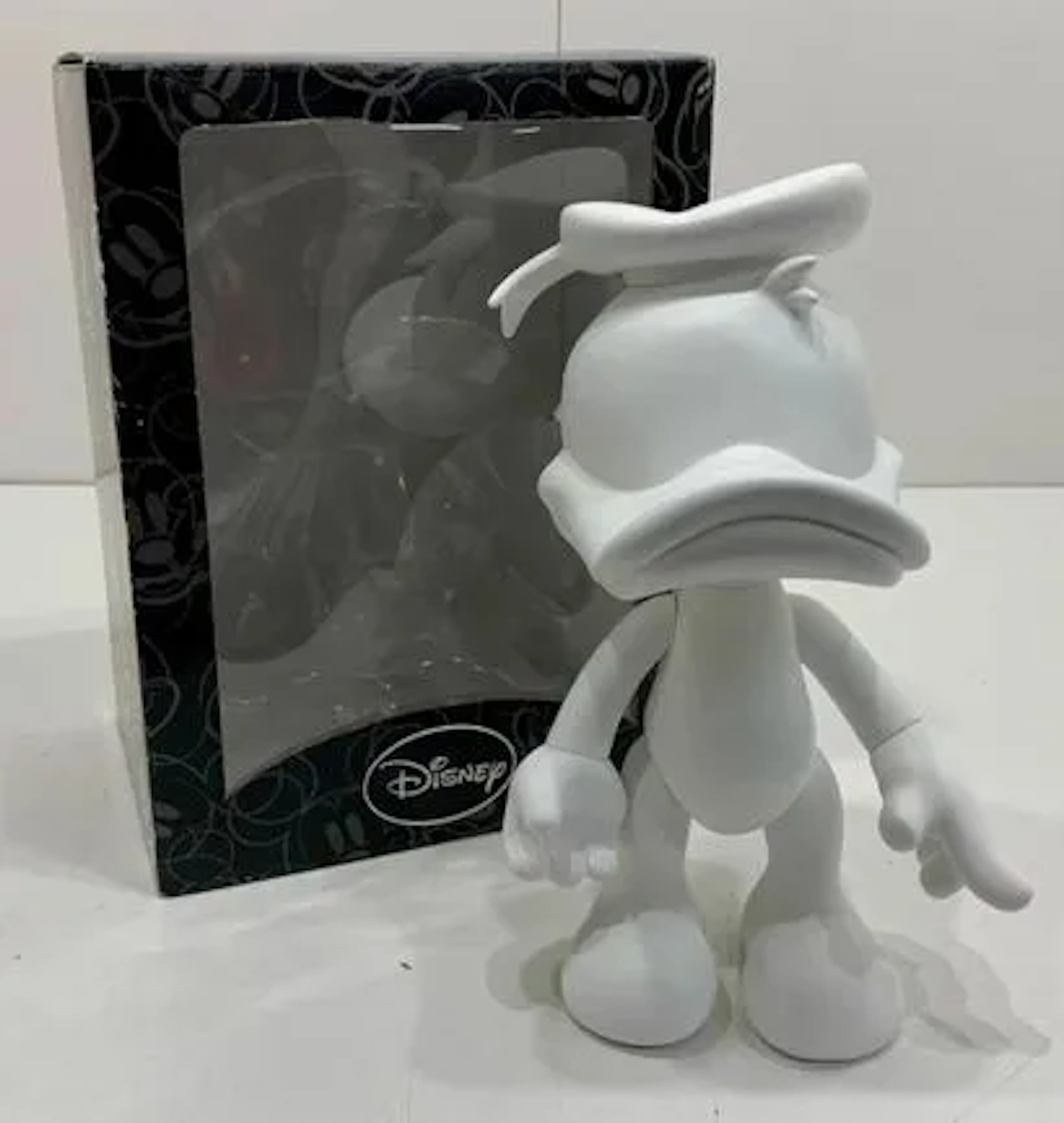 Donald Duck - Vinyl Figure (White Edition). Leblon-Delienne - Lot 17