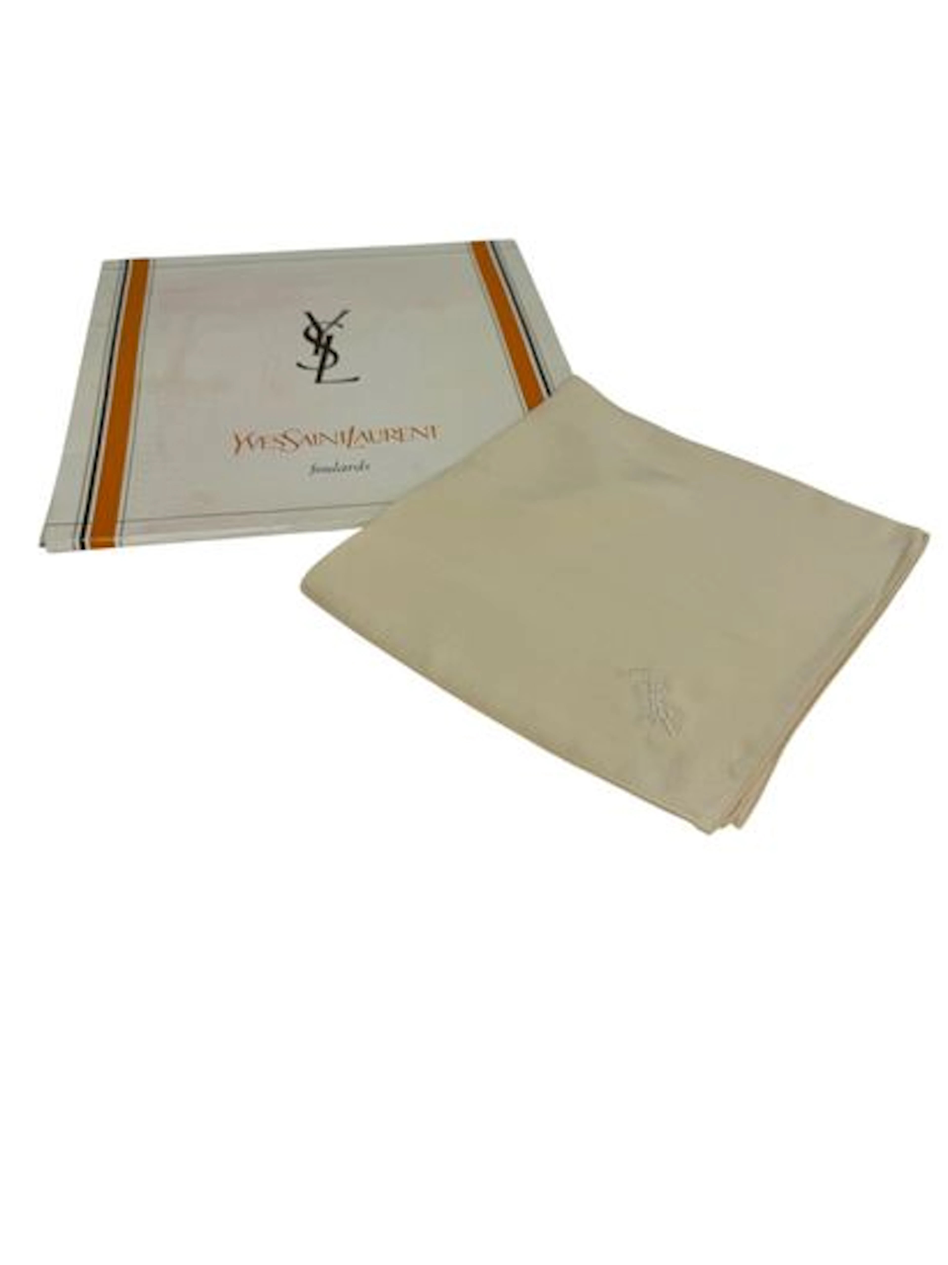 YVES SAINT-LAURENT - Lot 341