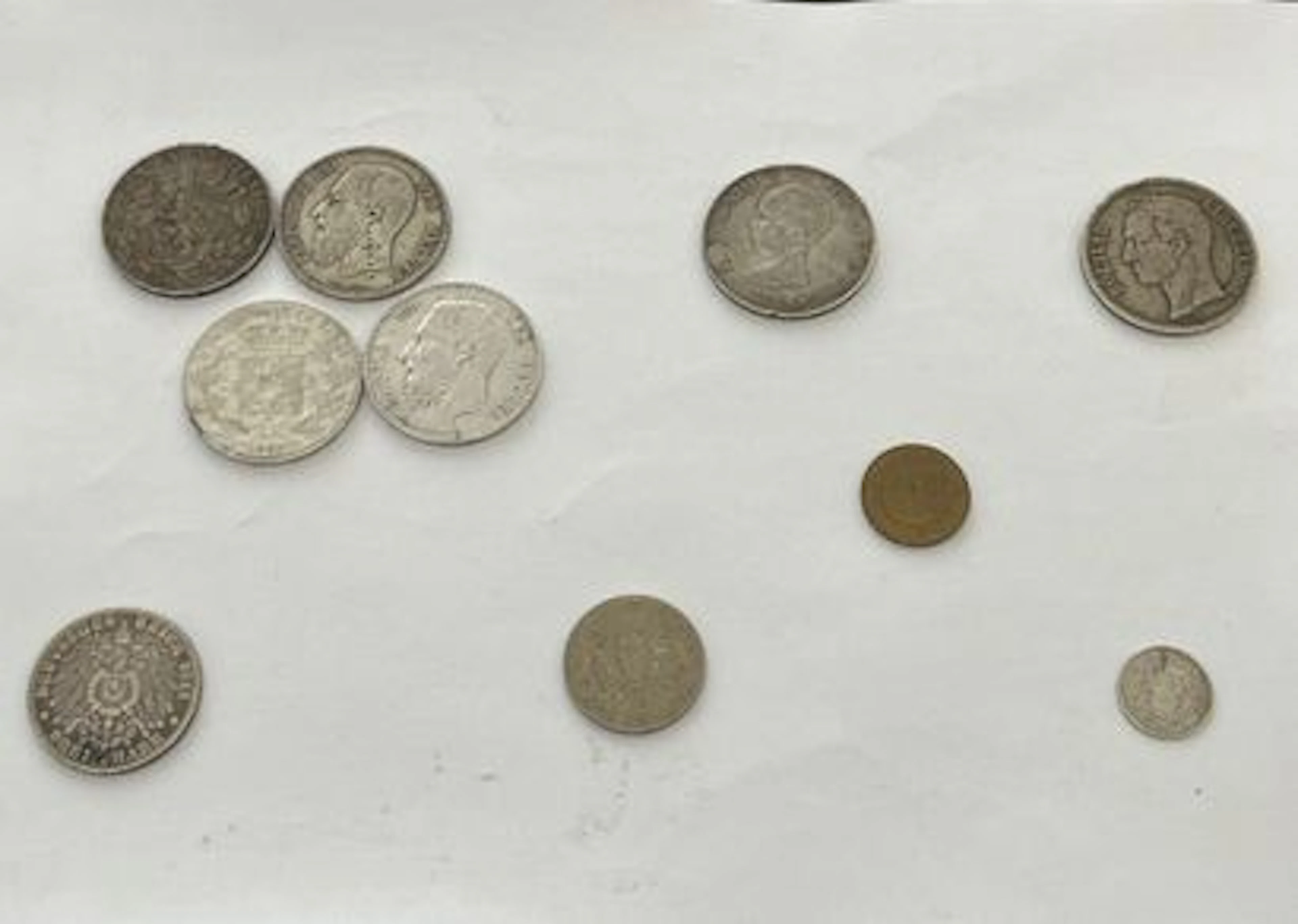 EUROPE AND MISCELLANEOUS Lot of 10 silver coins including: - - Lot 1059
