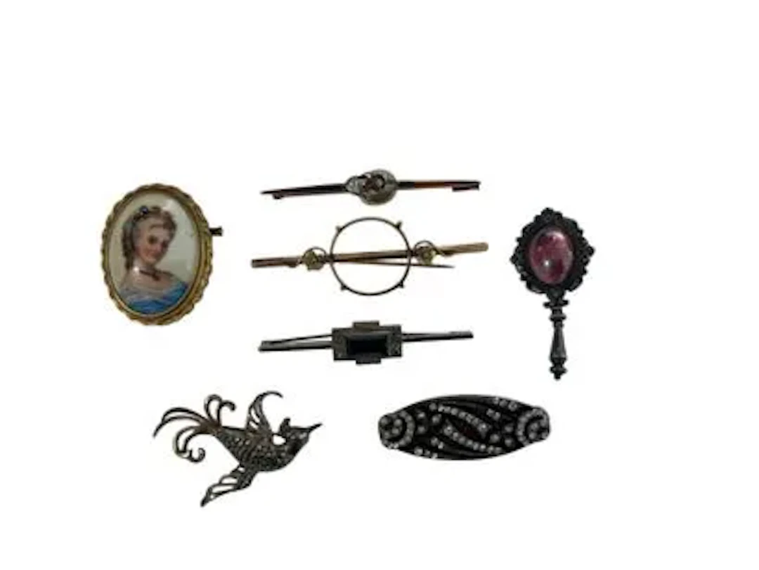 PINS - Lot 234