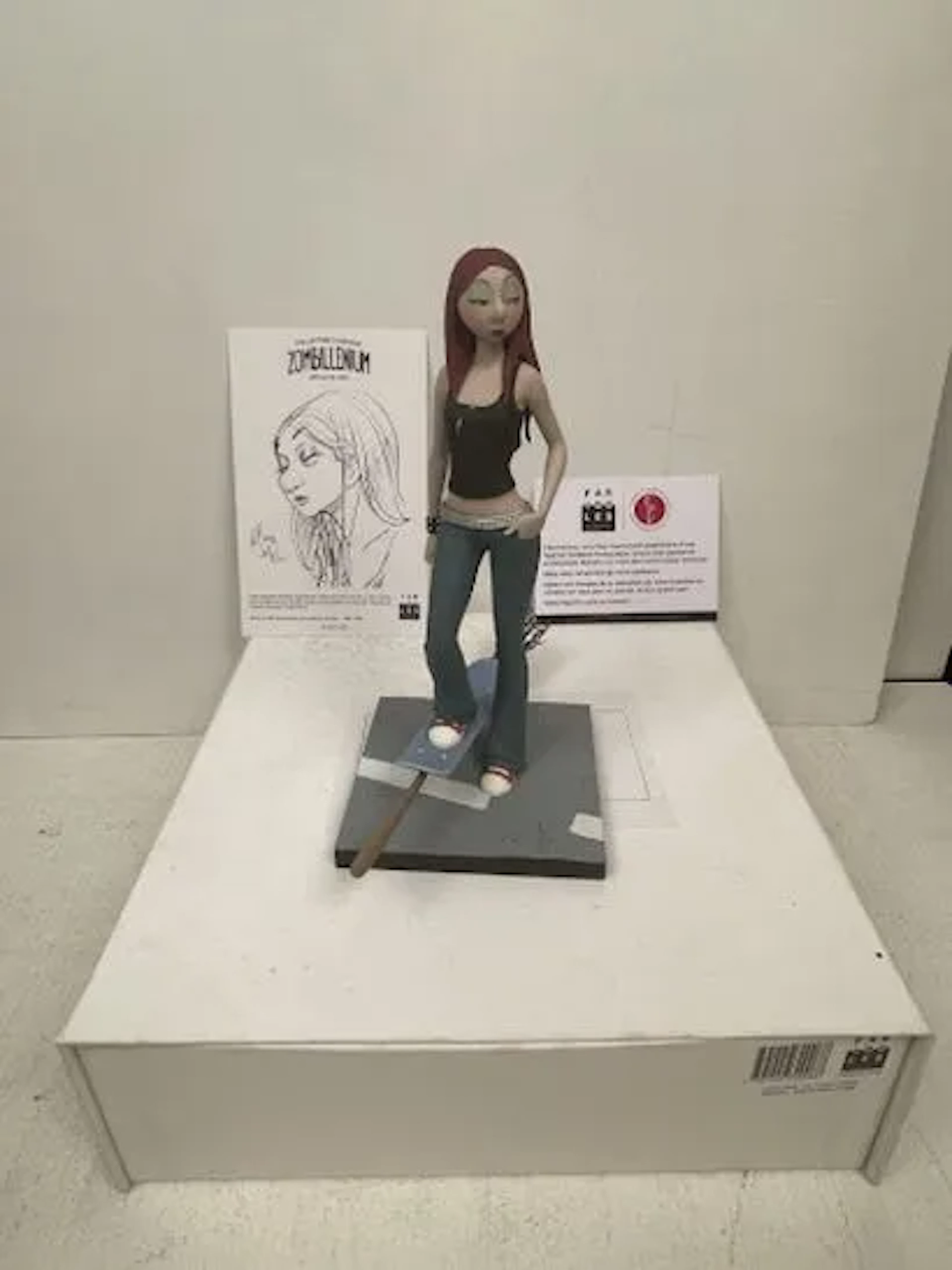 Fariboles Productions - Gretchen sur son balai / skateboard - Lot 294