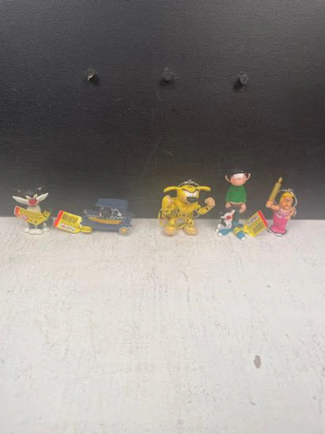 Set of 5 Franco-Belgian Comic Book Figurines and Keychains - - Lot 87