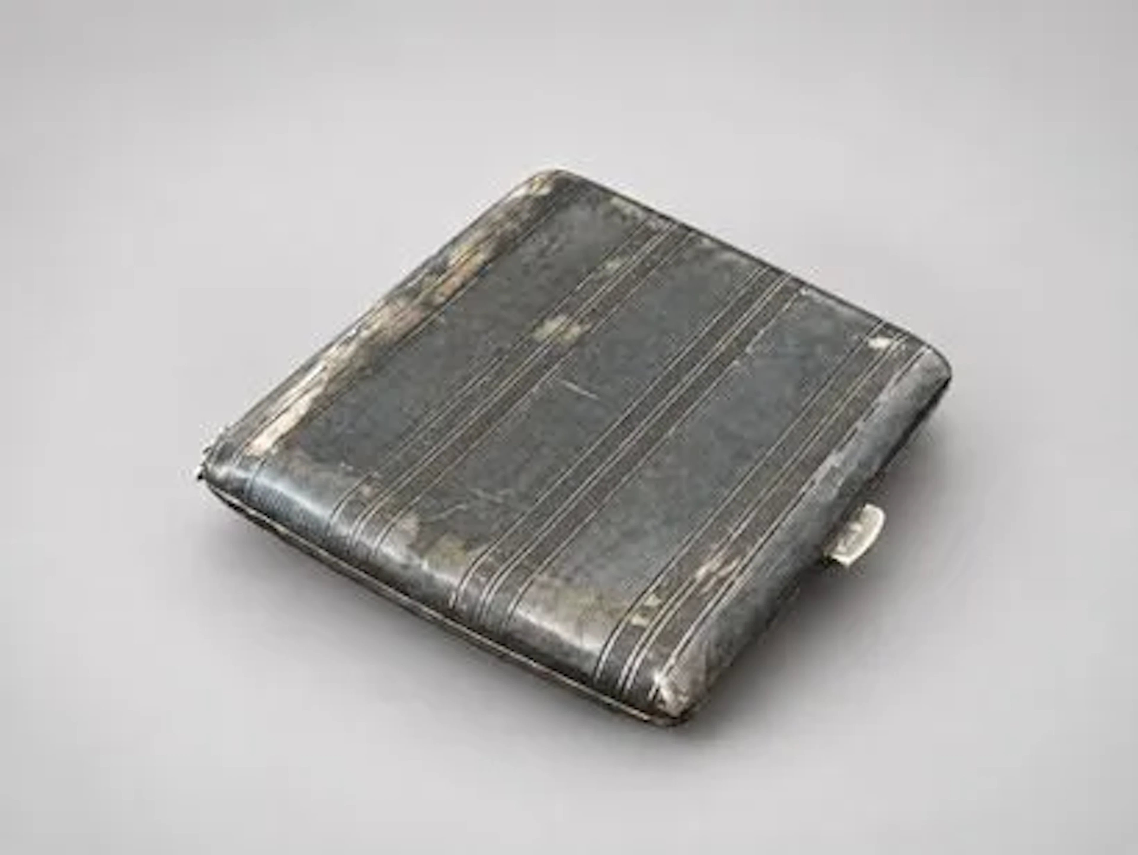 SILVER CIGARETTE CASE, 1930s - Lot 289