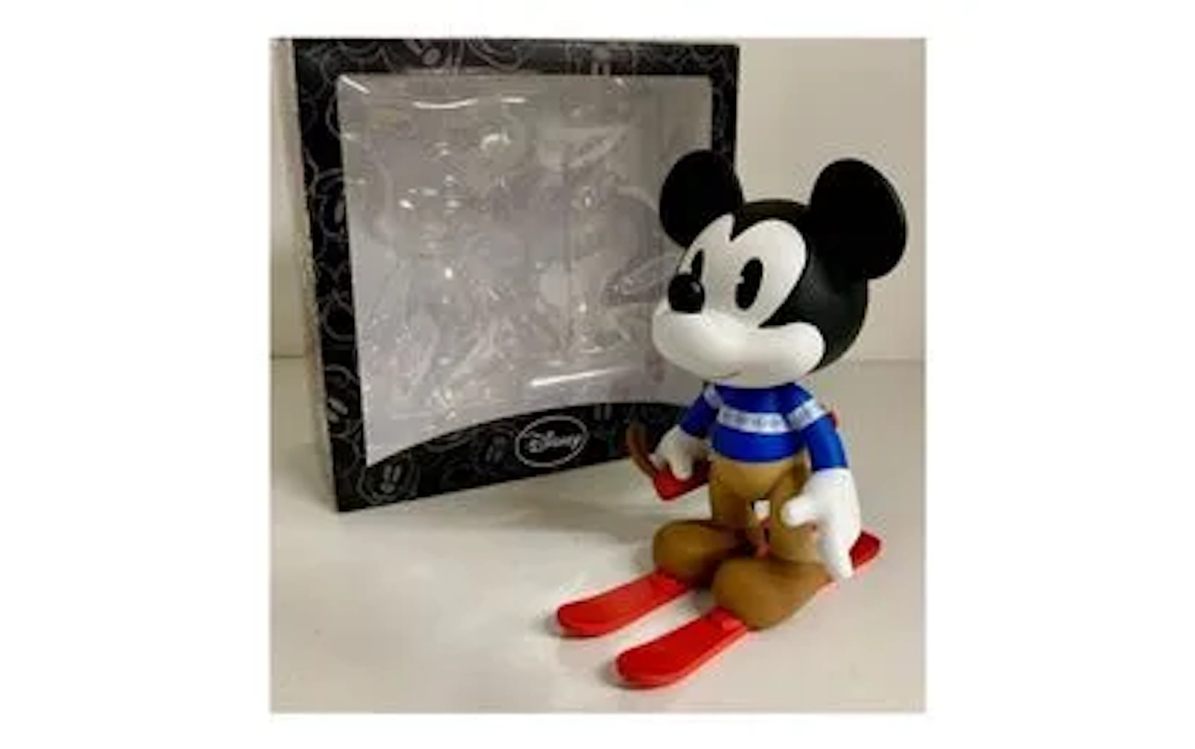 Mickey Mouse on Skis - Vinyl Figure. Leblon-Delienne x Artoy - Lot 185