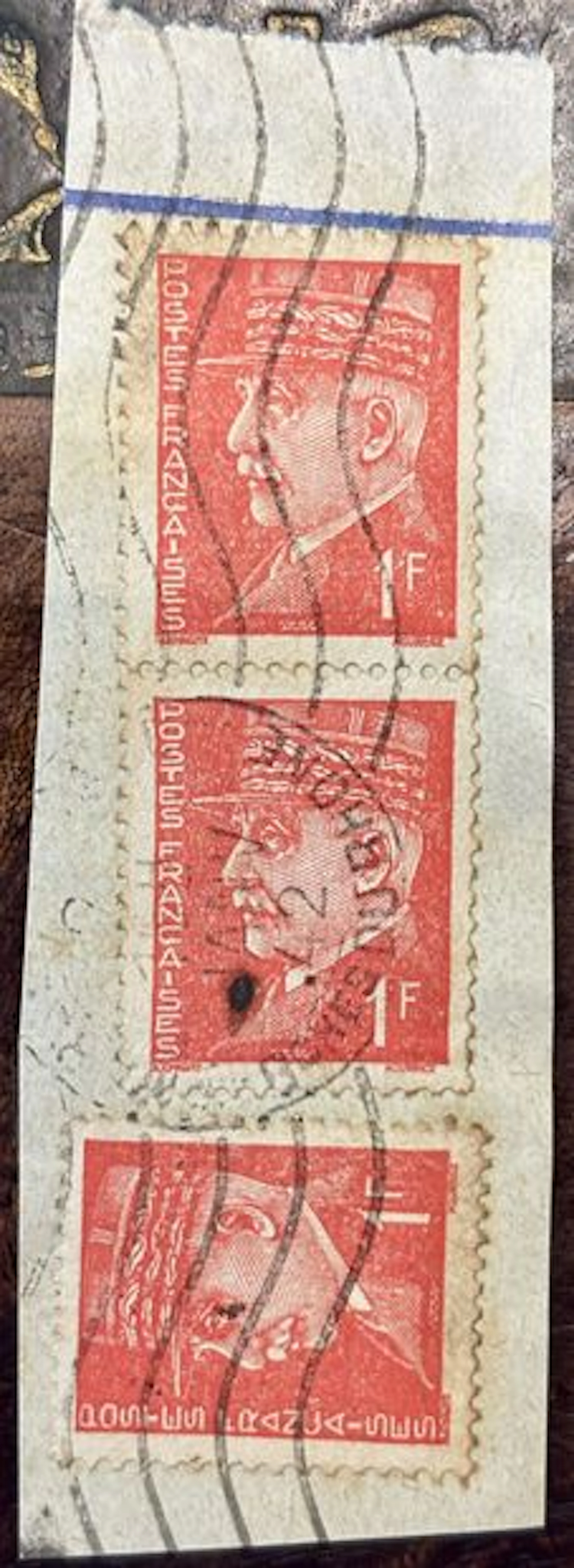 FRANCE — Maréchal Pétain — Trois exemplaires du 1 F rouge su - Lot 100