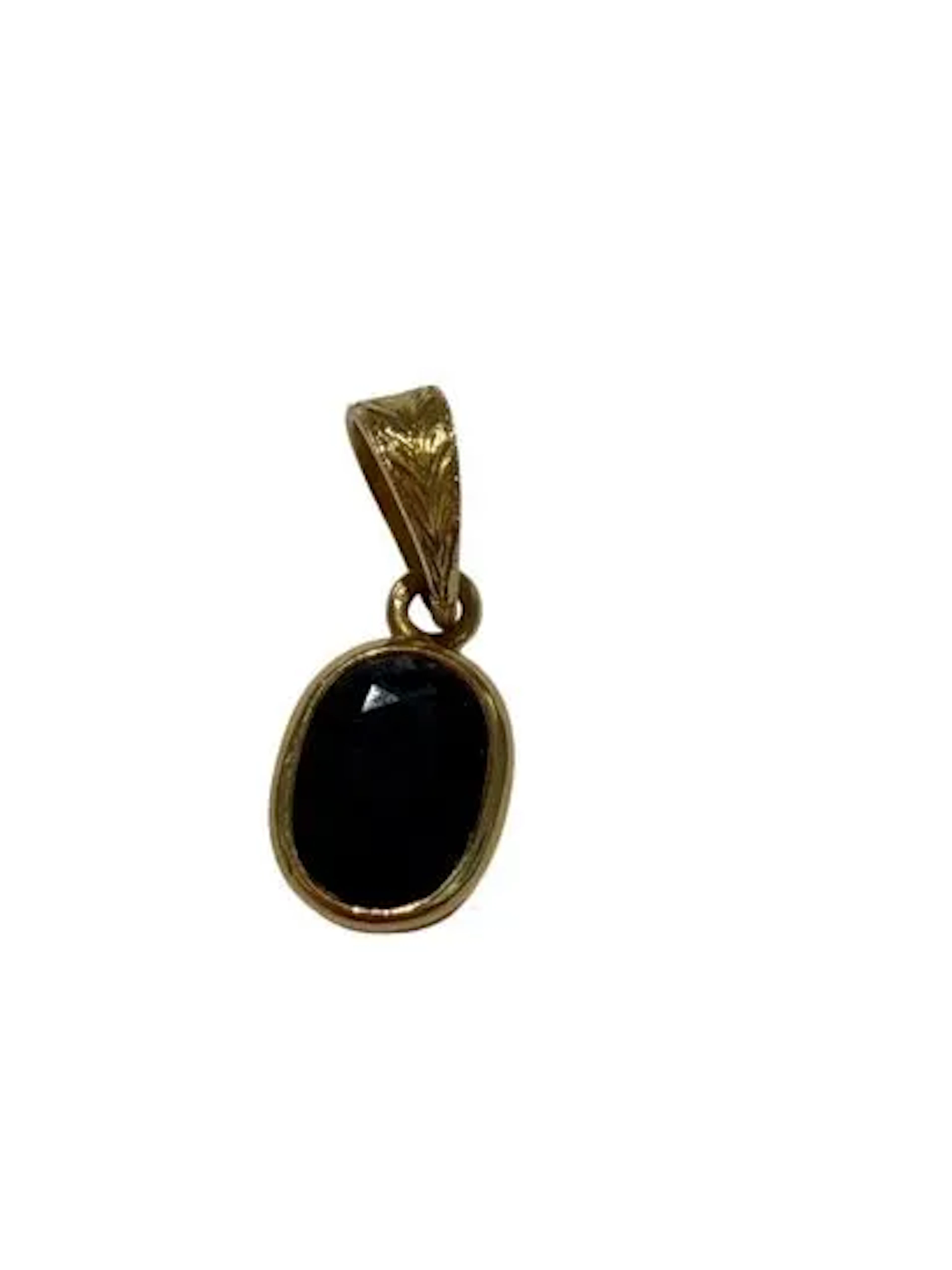 GOLD AND SAPPHIRE PENDANT - Lot 72