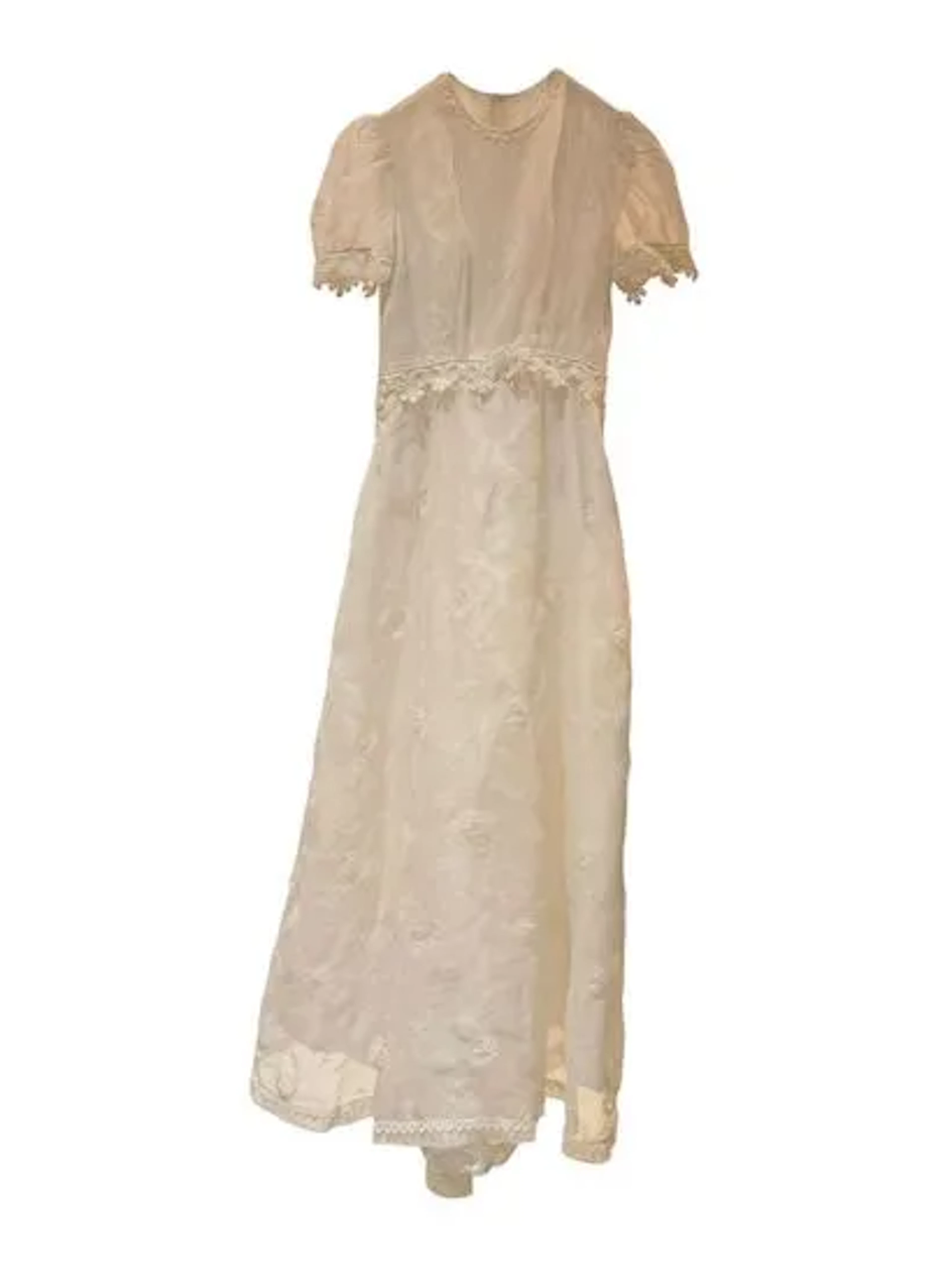 White short-sleeved wedding dress embroidered with lace and - Lot 398