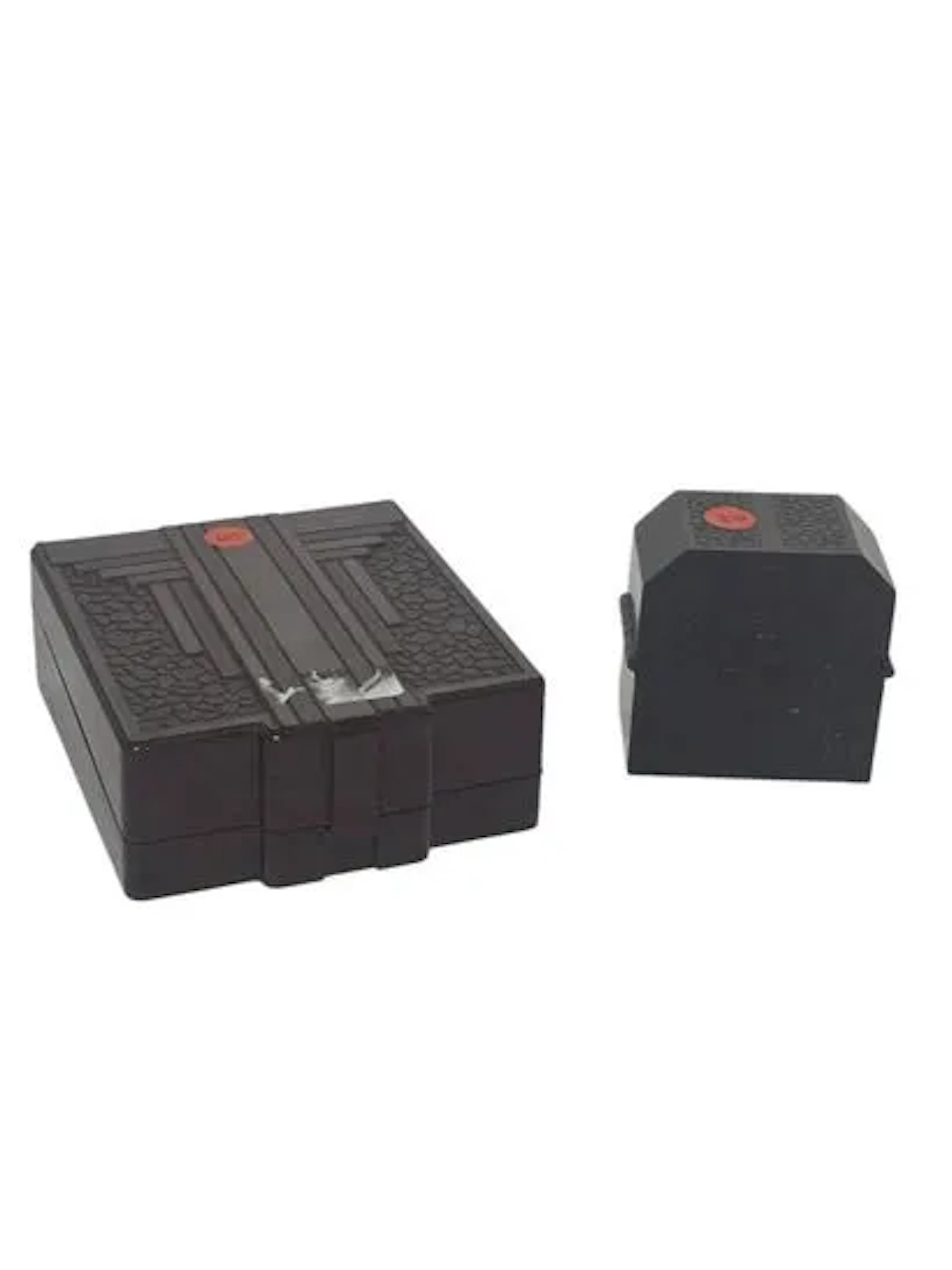 20TH CENTURY - Lot 17