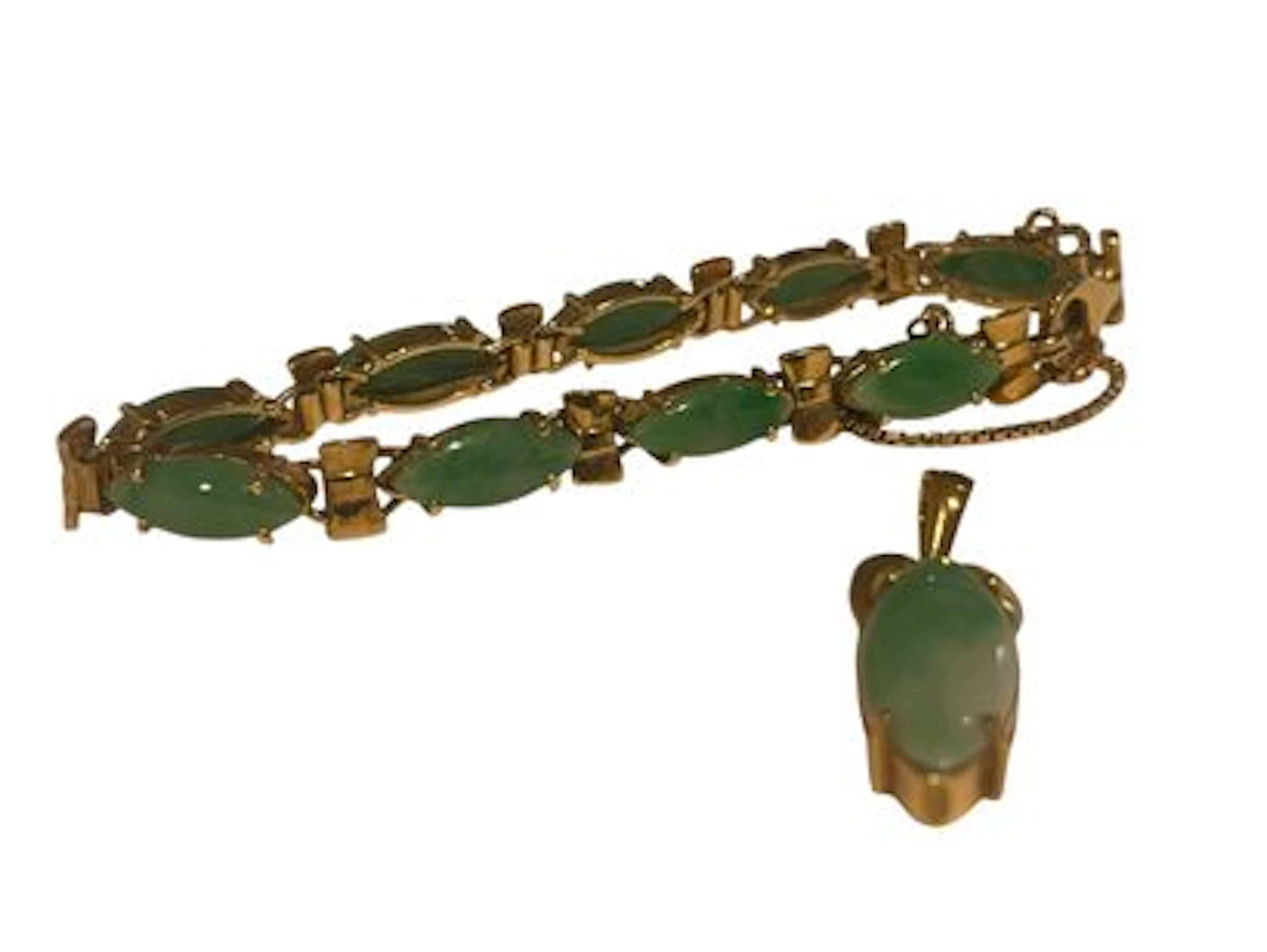HALF SET BRACELET AND PENDANT IN GOLD AND JADE - Lot 61