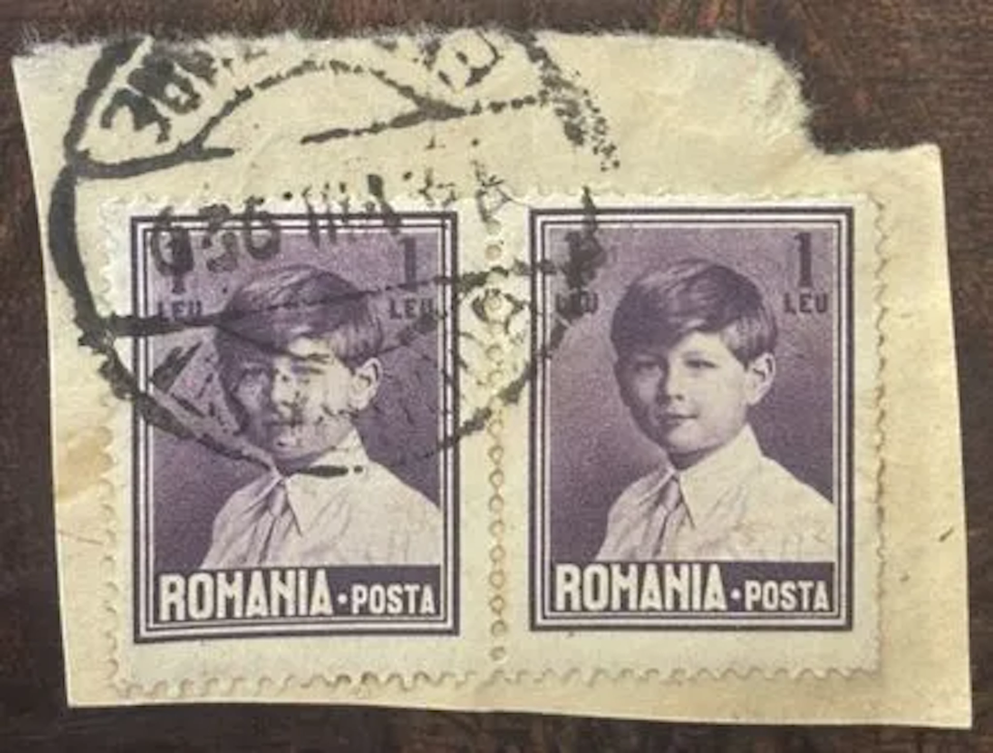 ROUMANIE — Prince Michel — paire de 1 leu violet - Lot 257