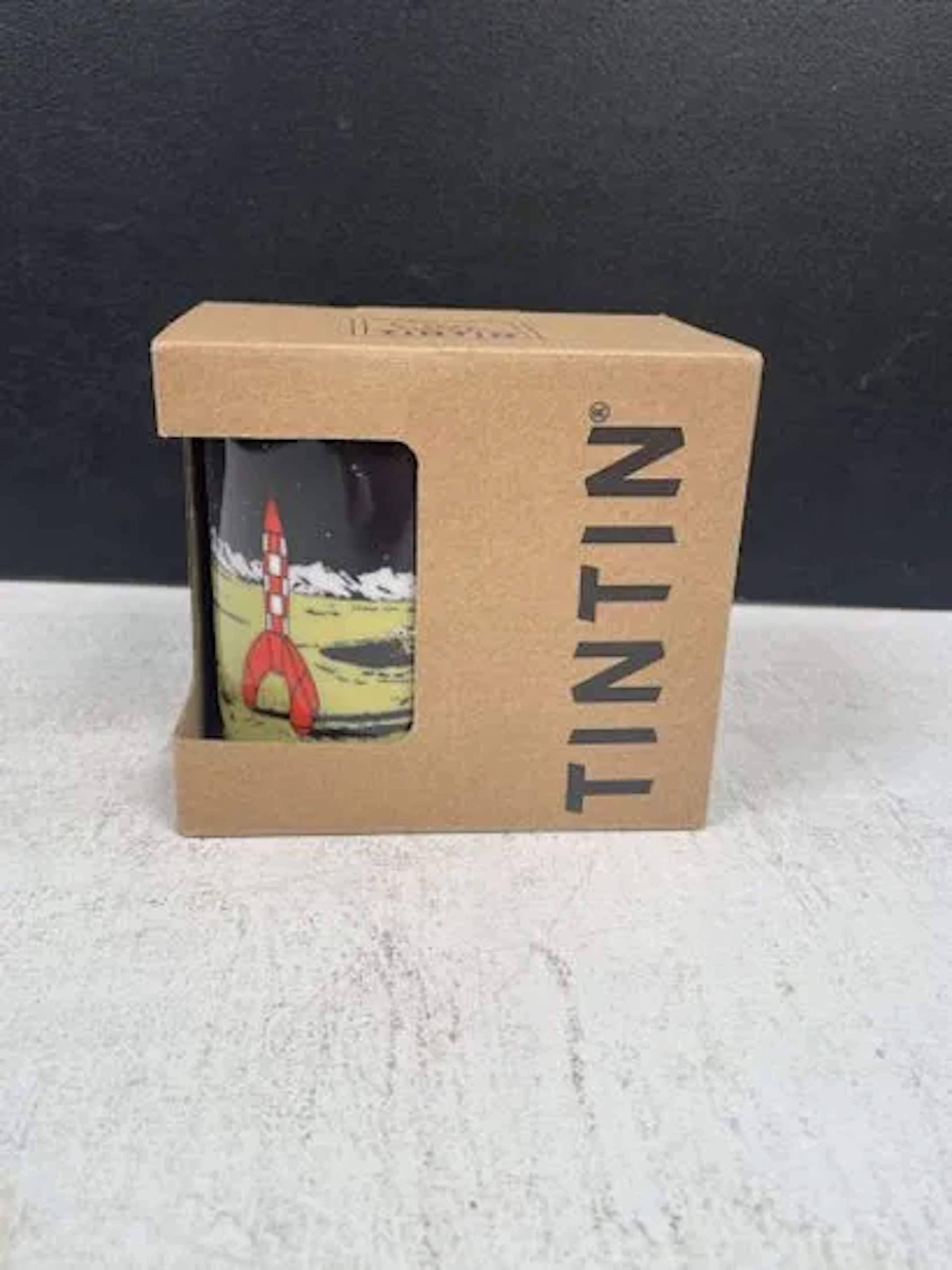 TINTIN (Hergé) - Porcelain Mug: The Moon Rocket (Tintinimagi - Lot 223