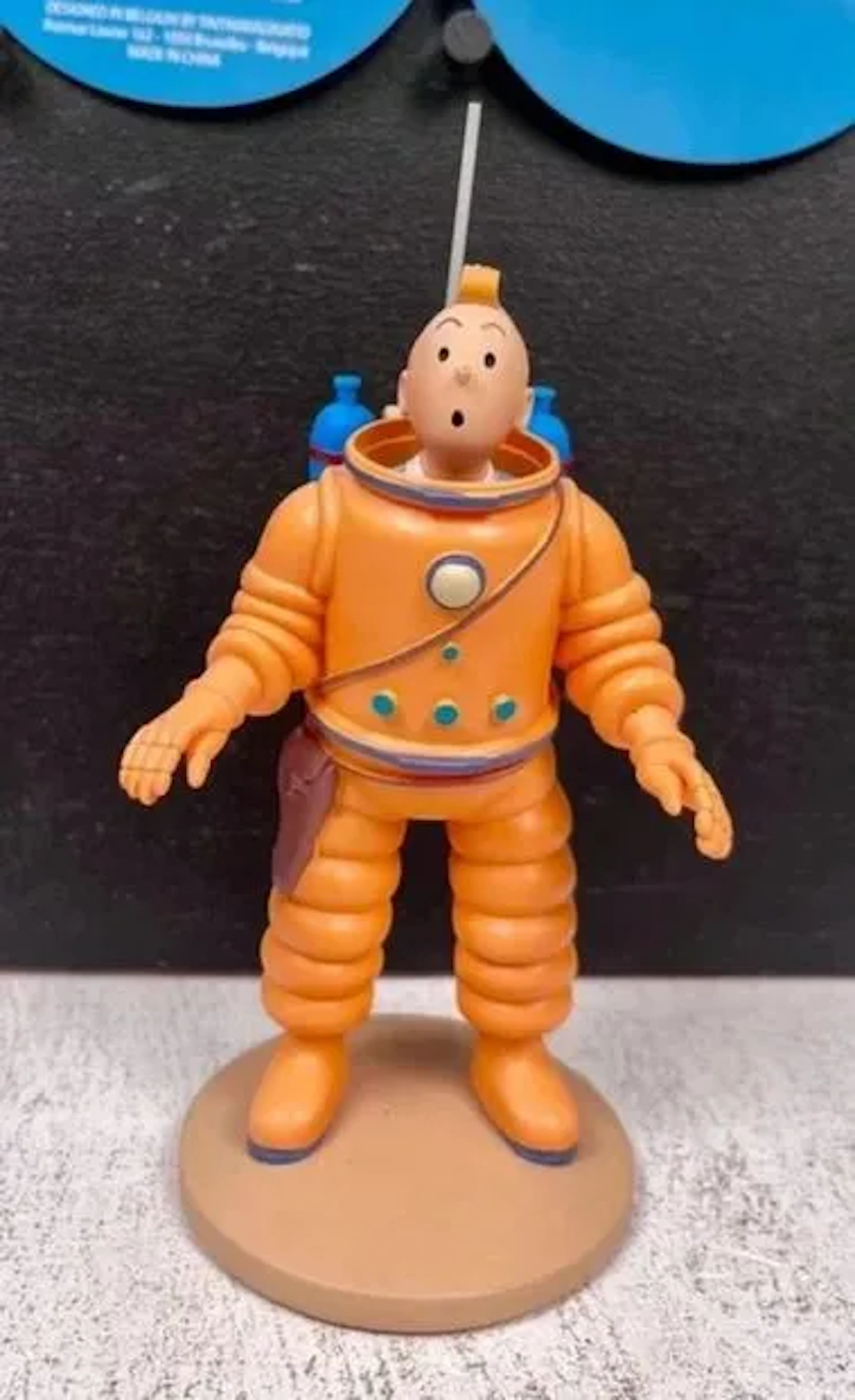 Figurine Tintin en tenue spatiale 12 cm - Lot 239