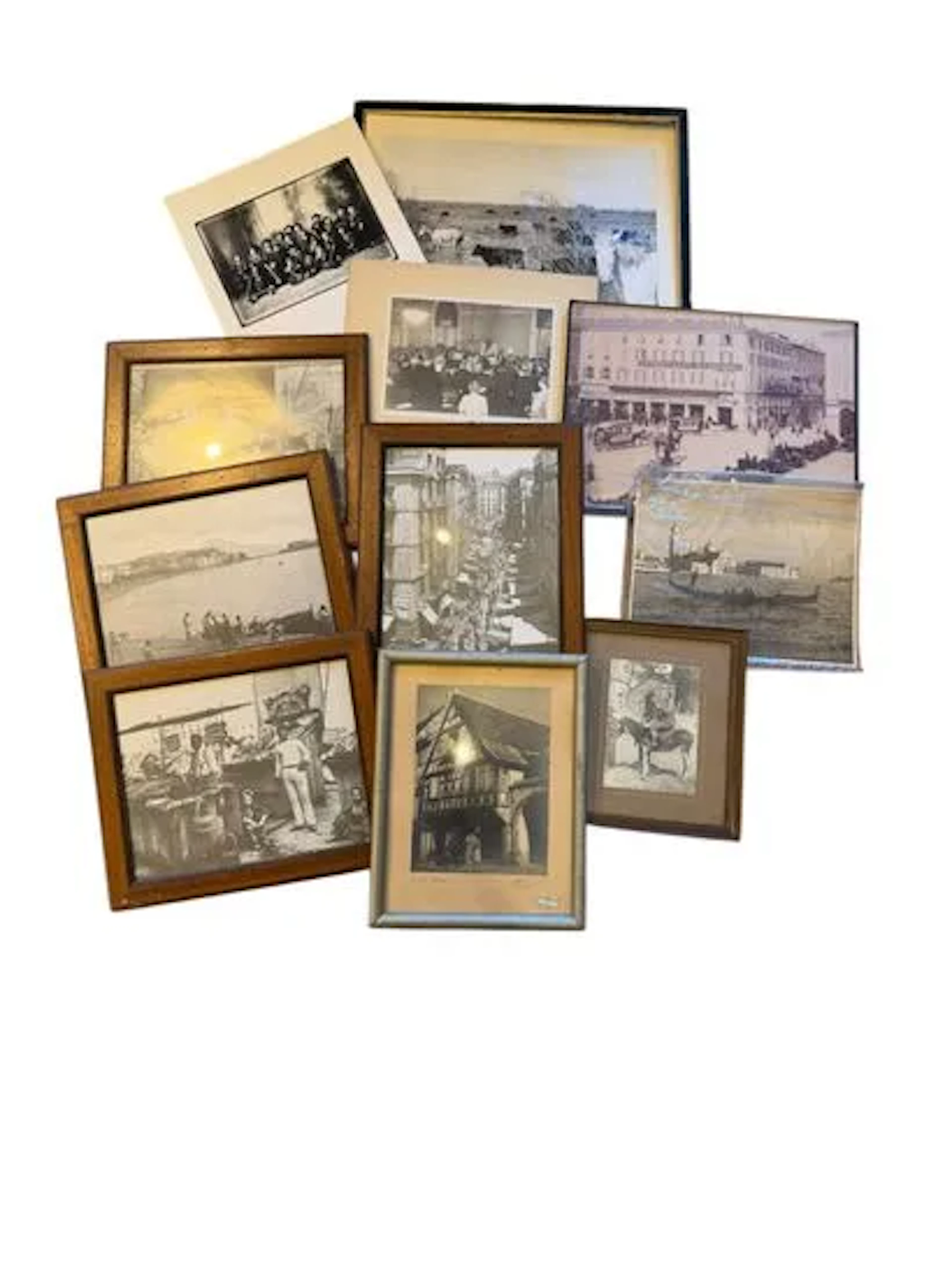SET OF VINTAGE PHOTOGRAPHS - Lot 160