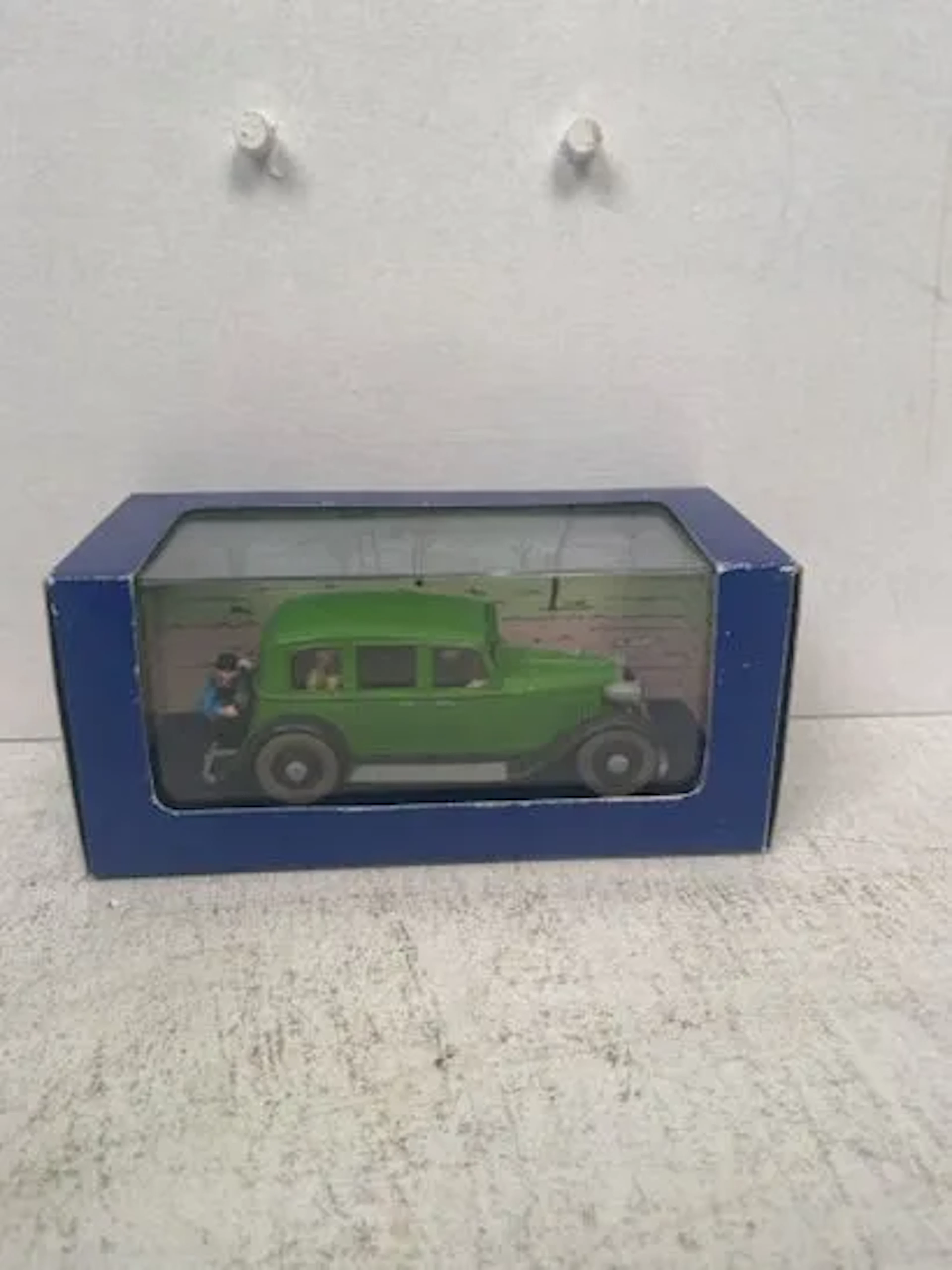 Voiture 1/43 Tintin "La Limousine Verte" - Le Lotus Bleu - É - Lot 277