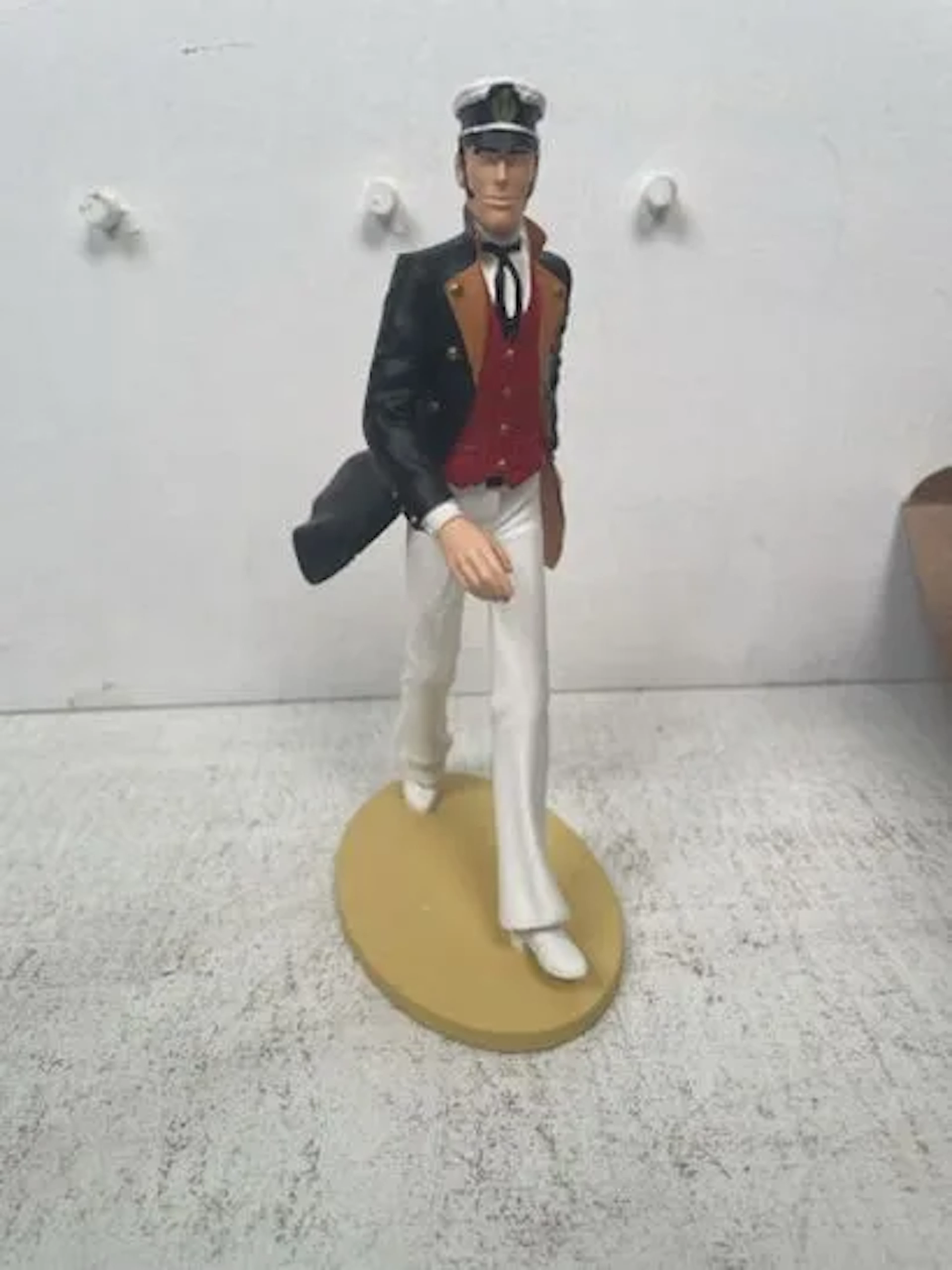 "Corto Maltese on the Move" Resin Figurine - The Fable of Ve - Lot 67