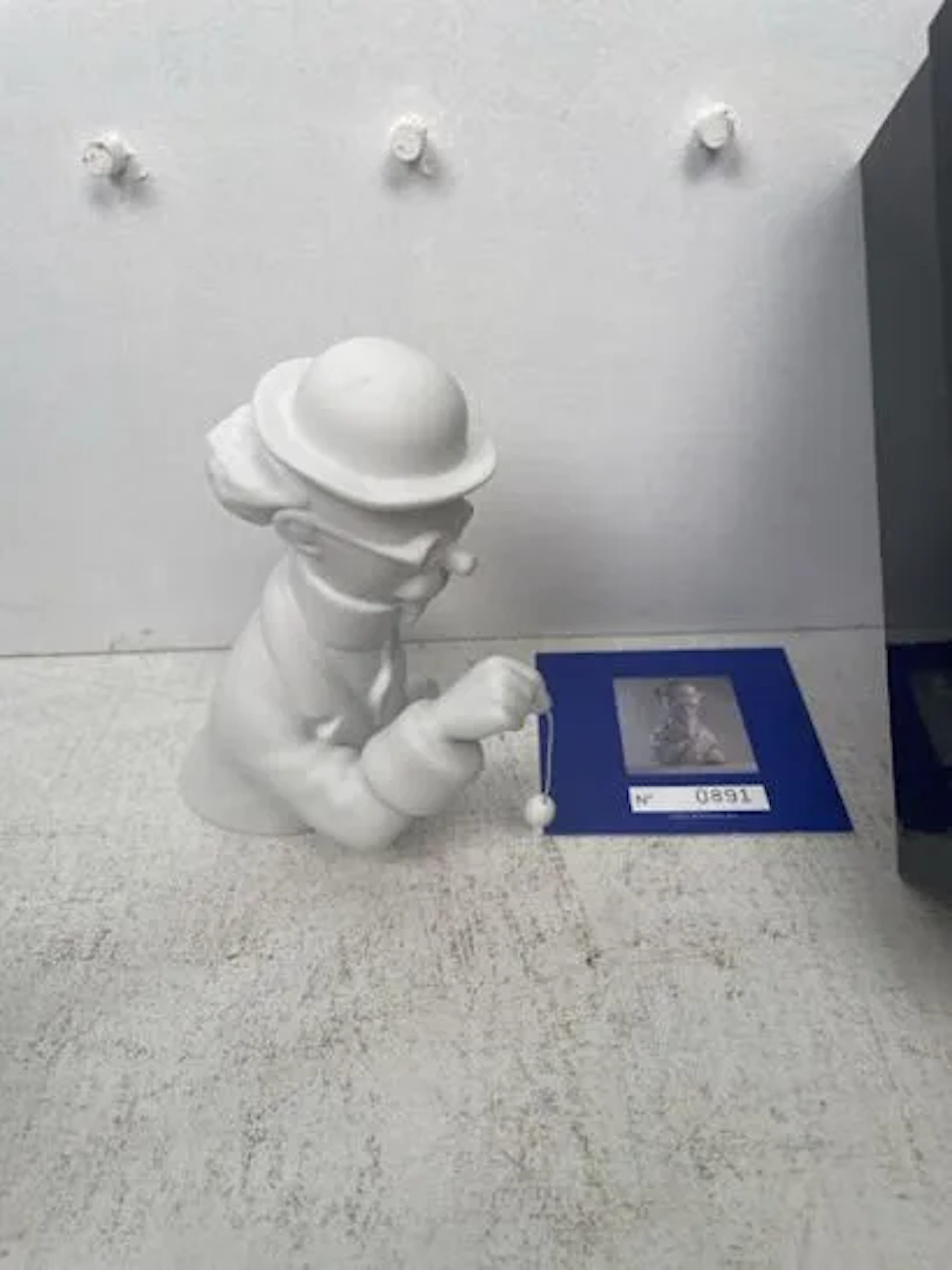 Buste Résine Monochrome Blanc "Professeur Tournesol au Pendu - Lot 217