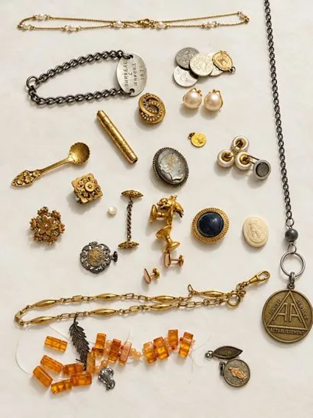 LOT DE BIJOUX FANTAISIE DIVERS - Lot 230