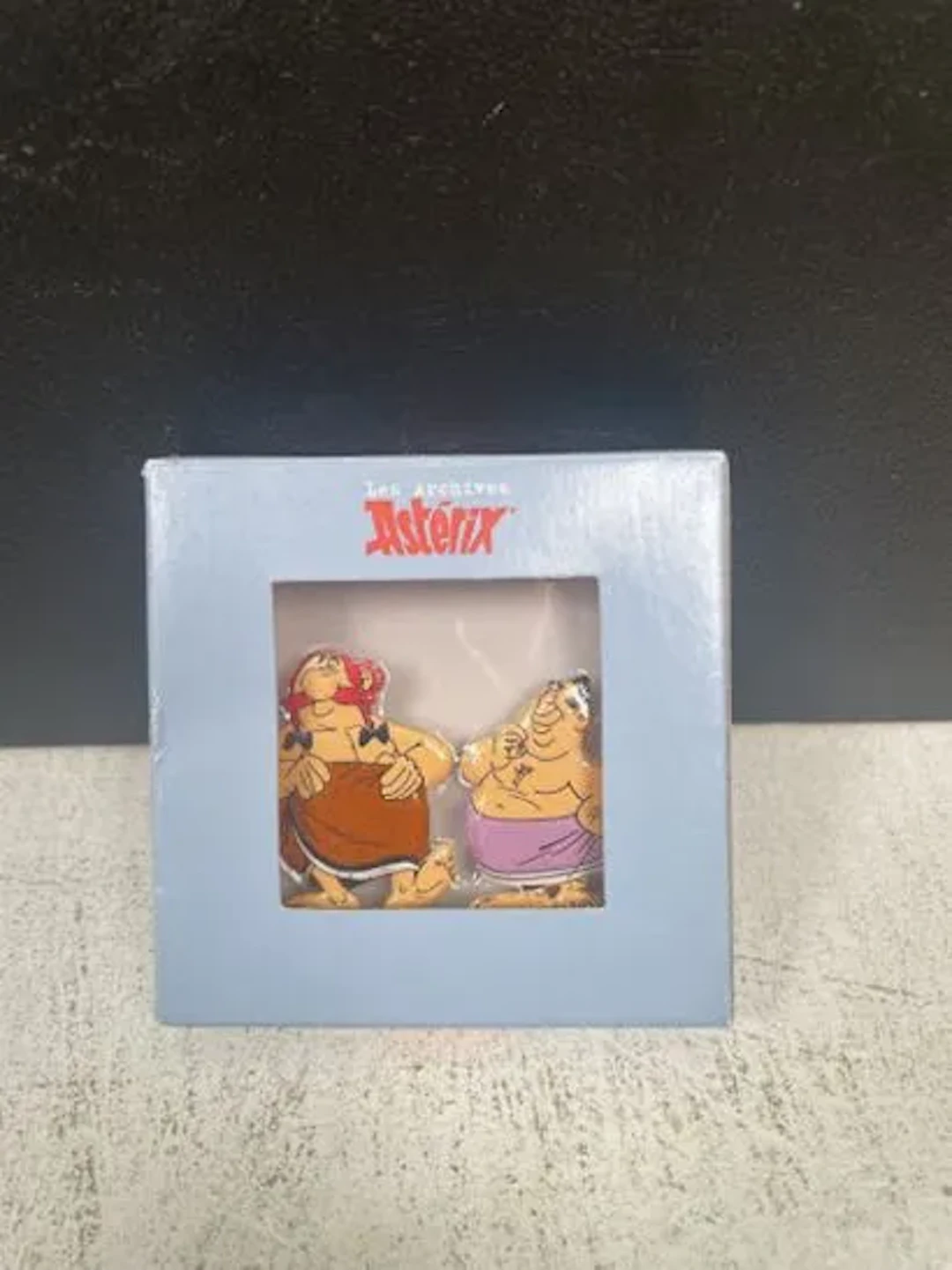 ASTÉRIX (Goscinny & Uderzo) - Figurine plate en métal : Abra - Lot 56